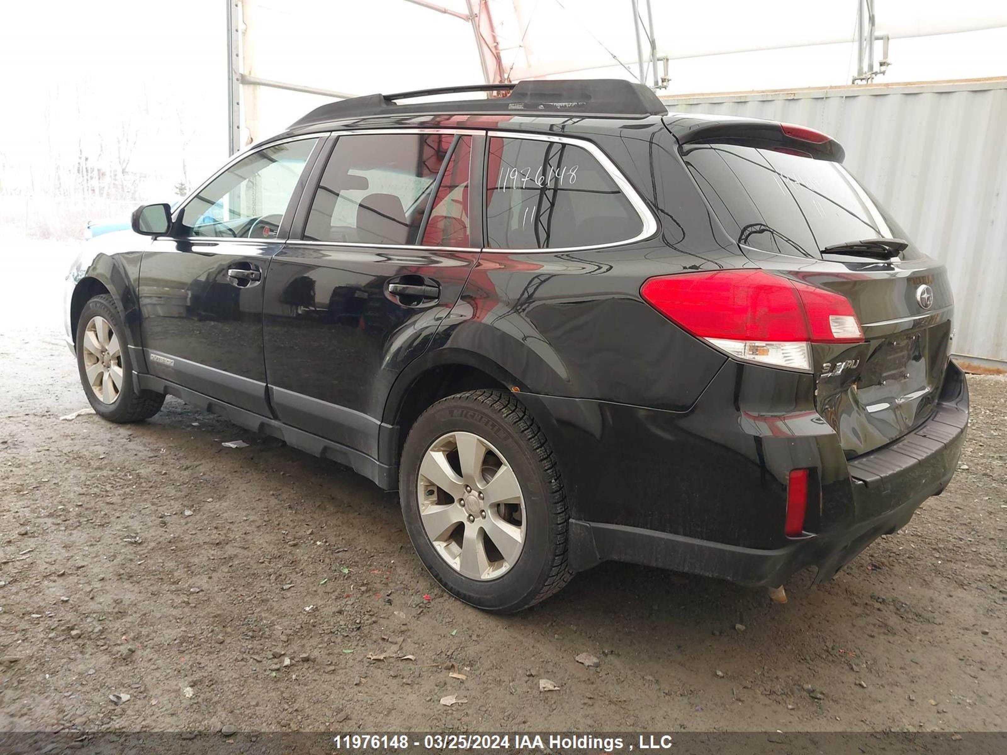 Photo 2 VIN: 4S4BRGGC4B3374969 - SUBARU OUTBACK 