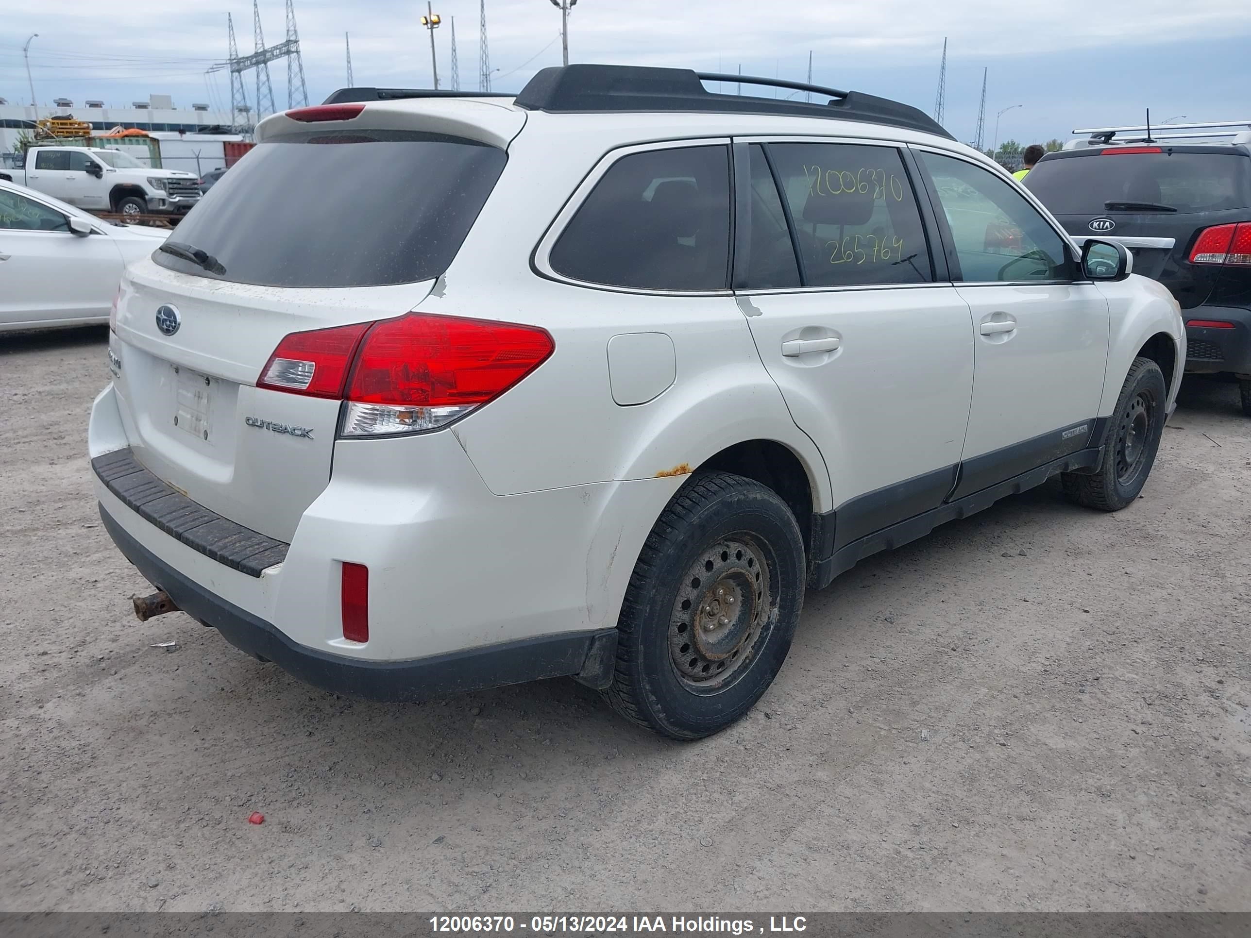 Photo 3 VIN: 4S4BRGGC8C3265769 - SUBARU OUTBACK 