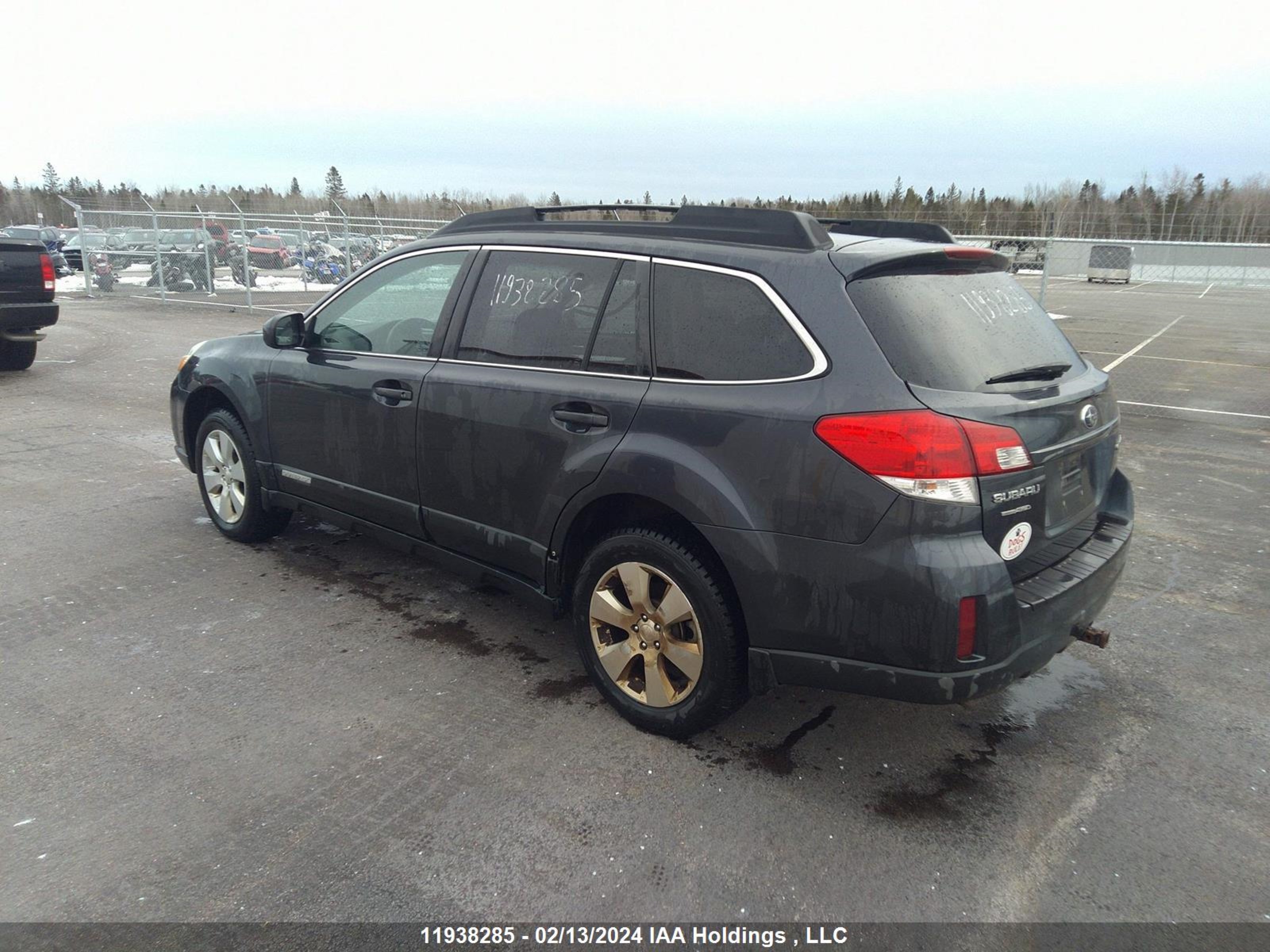 Photo 2 VIN: 4S4BRGGCXB1406660 - SUBARU OUTBACK 