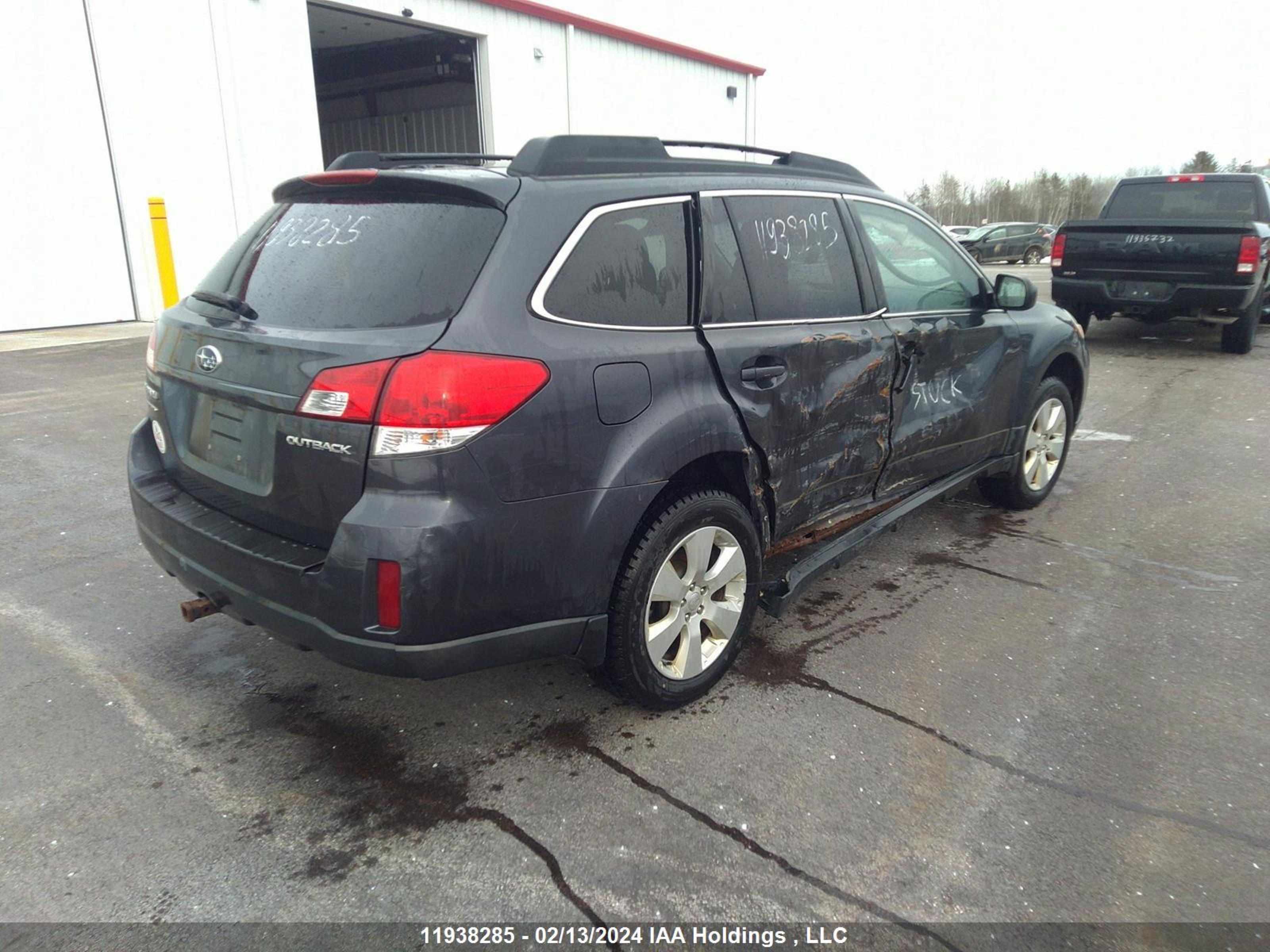 Photo 3 VIN: 4S4BRGGCXB1406660 - SUBARU OUTBACK 