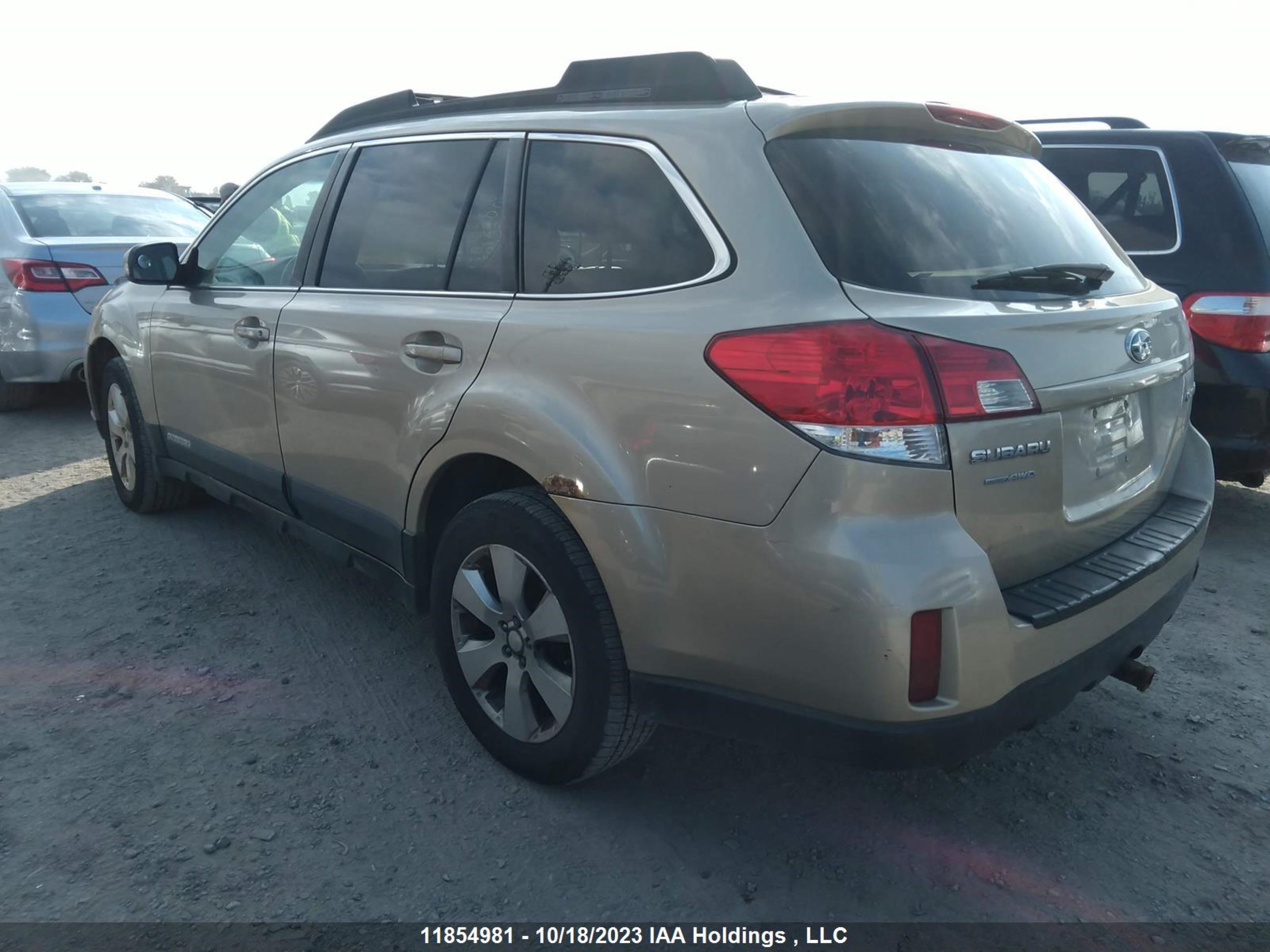 Photo 2 VIN: 4S4BRGKC1A3382632 - SUBARU OUTBACK 