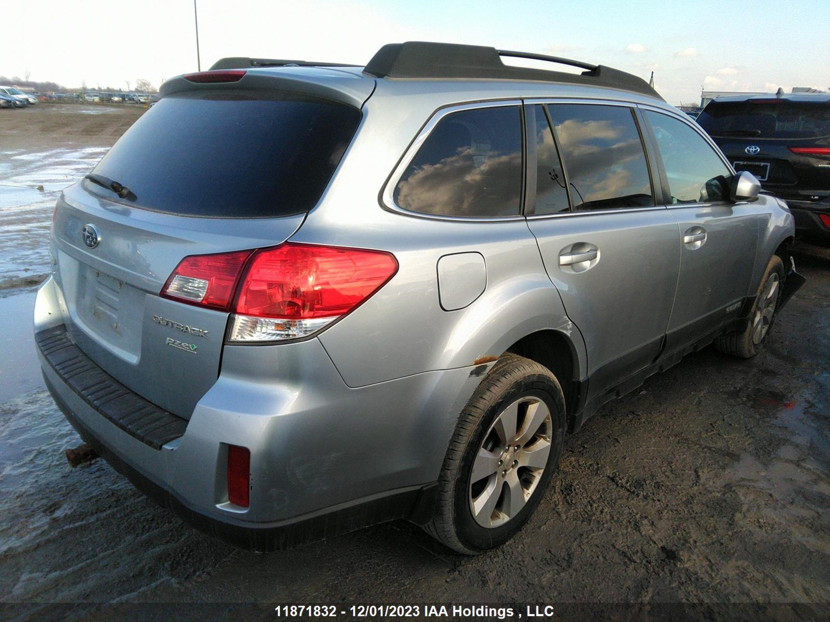 Photo 3 VIN: 4S4BRHBC1C3263701 - SUBARU OUTBACK 