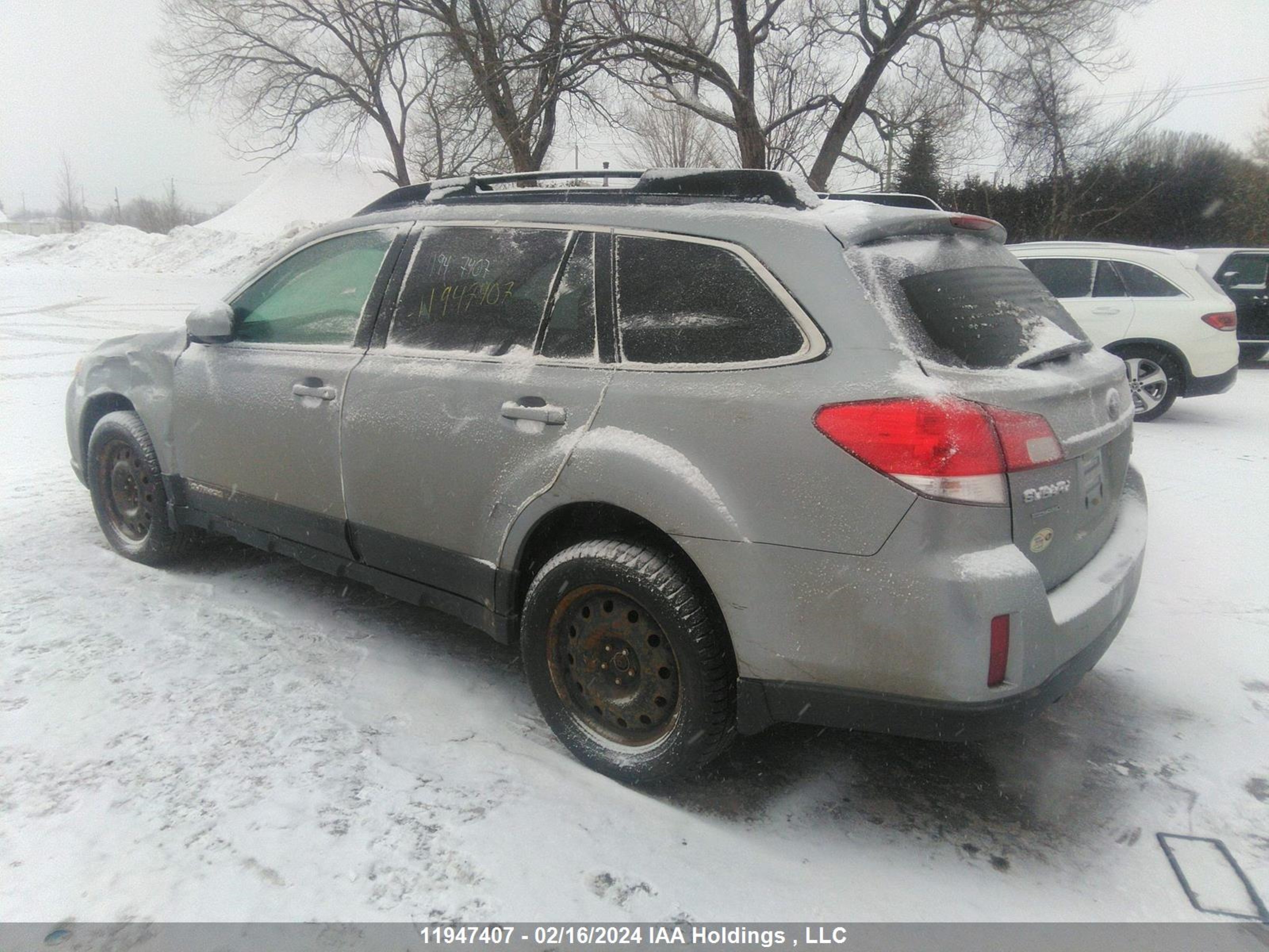 Photo 2 VIN: 4S4BRJLC6B2409987 - SUBARU OUTBACK 