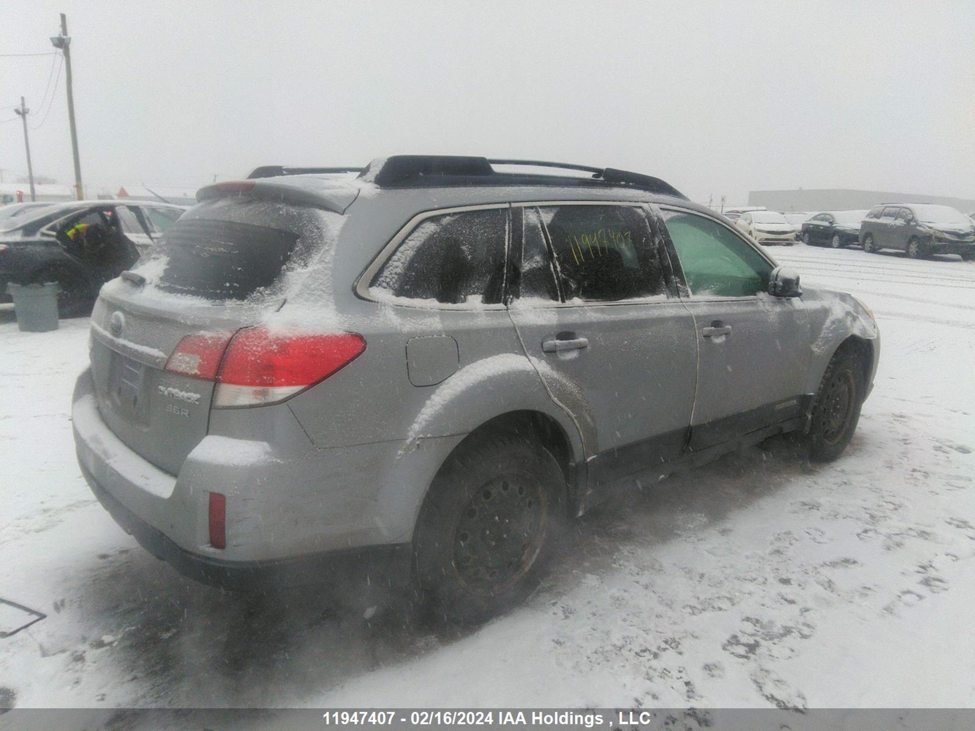 Photo 3 VIN: 4S4BRJLC6B2409987 - SUBARU OUTBACK 