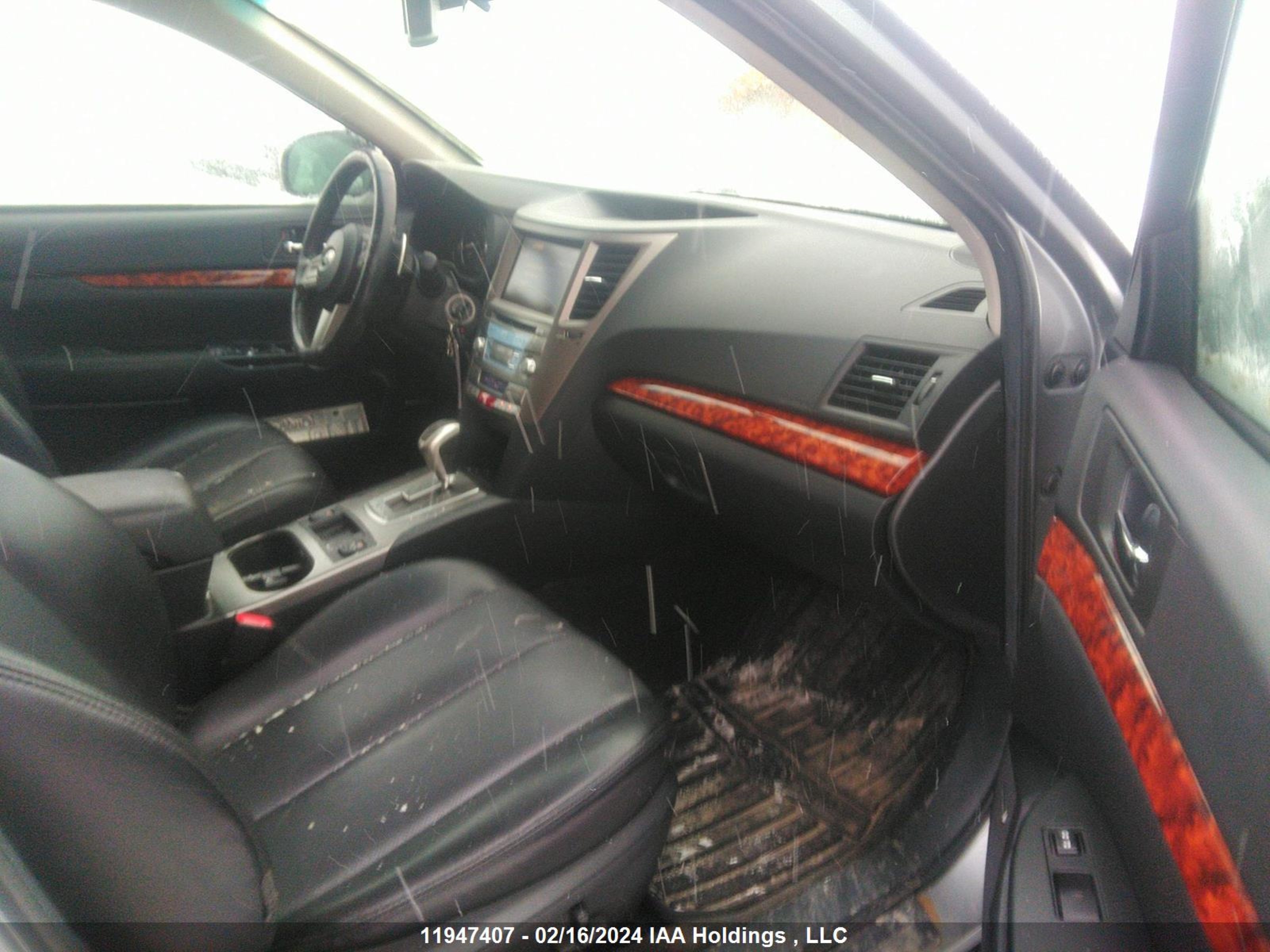 Photo 4 VIN: 4S4BRJLC6B2409987 - SUBARU OUTBACK 