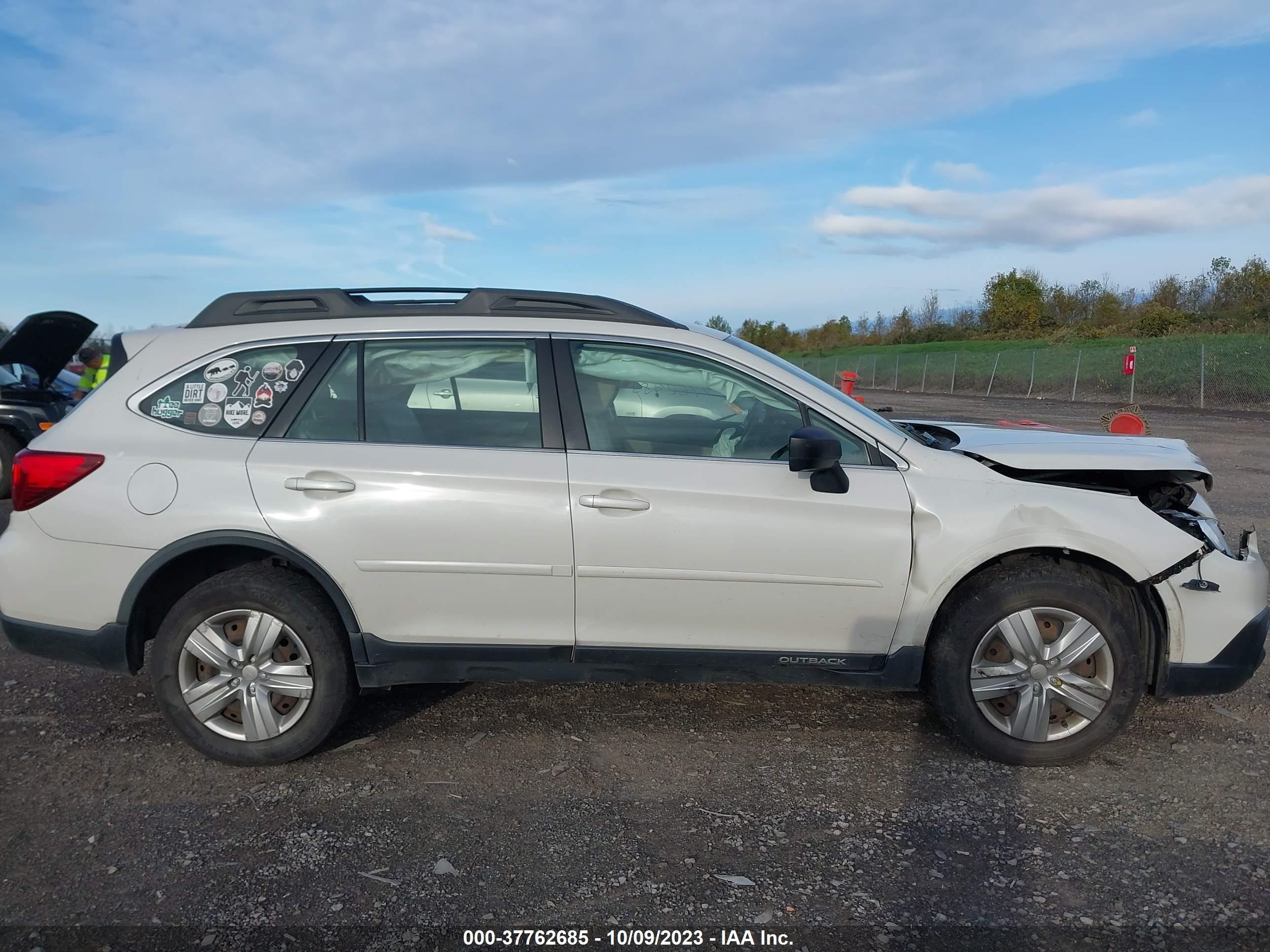 Photo 12 VIN: 4S4BSAAC6F3332884 - SUBARU OUTBACK 