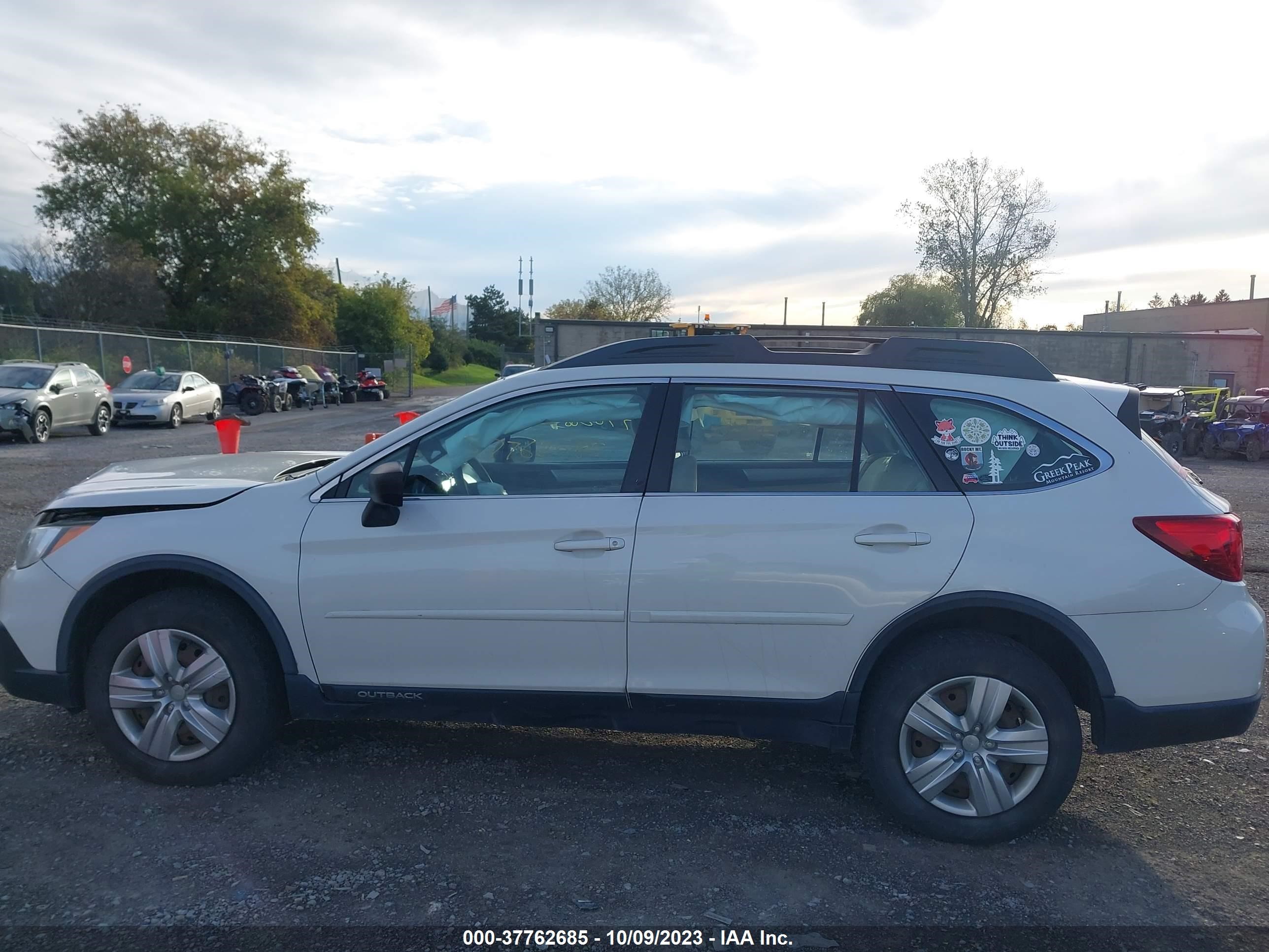 Photo 13 VIN: 4S4BSAAC6F3332884 - SUBARU OUTBACK 