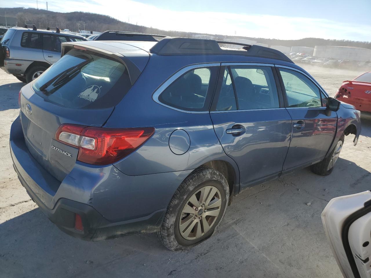 Photo 2 VIN: 4S4BSAAC6J3394276 - SUBARU OUTBACK 