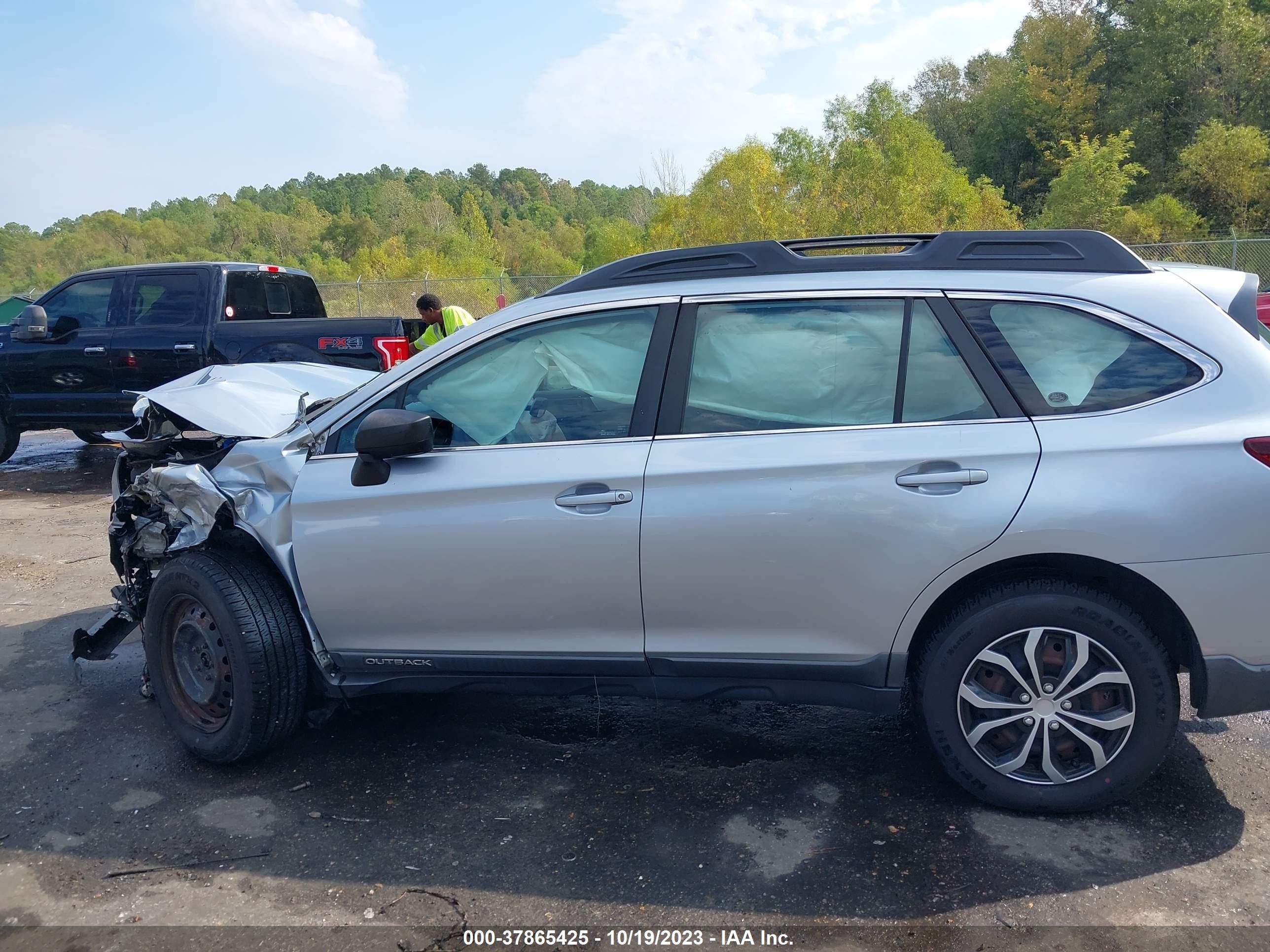 Photo 13 VIN: 4S4BSAAC8F3351629 - SUBARU OUTBACK 