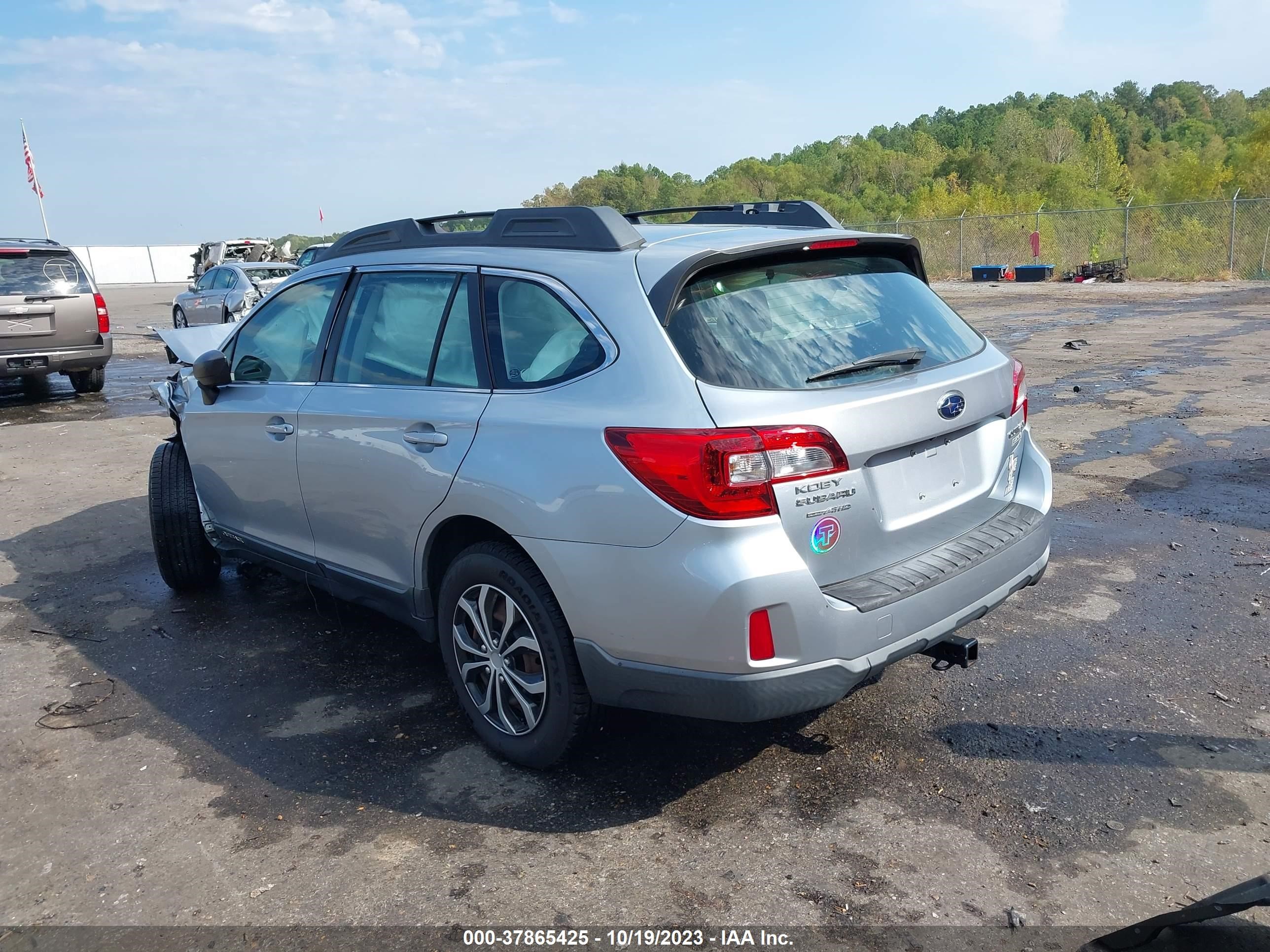 Photo 2 VIN: 4S4BSAAC8F3351629 - SUBARU OUTBACK 