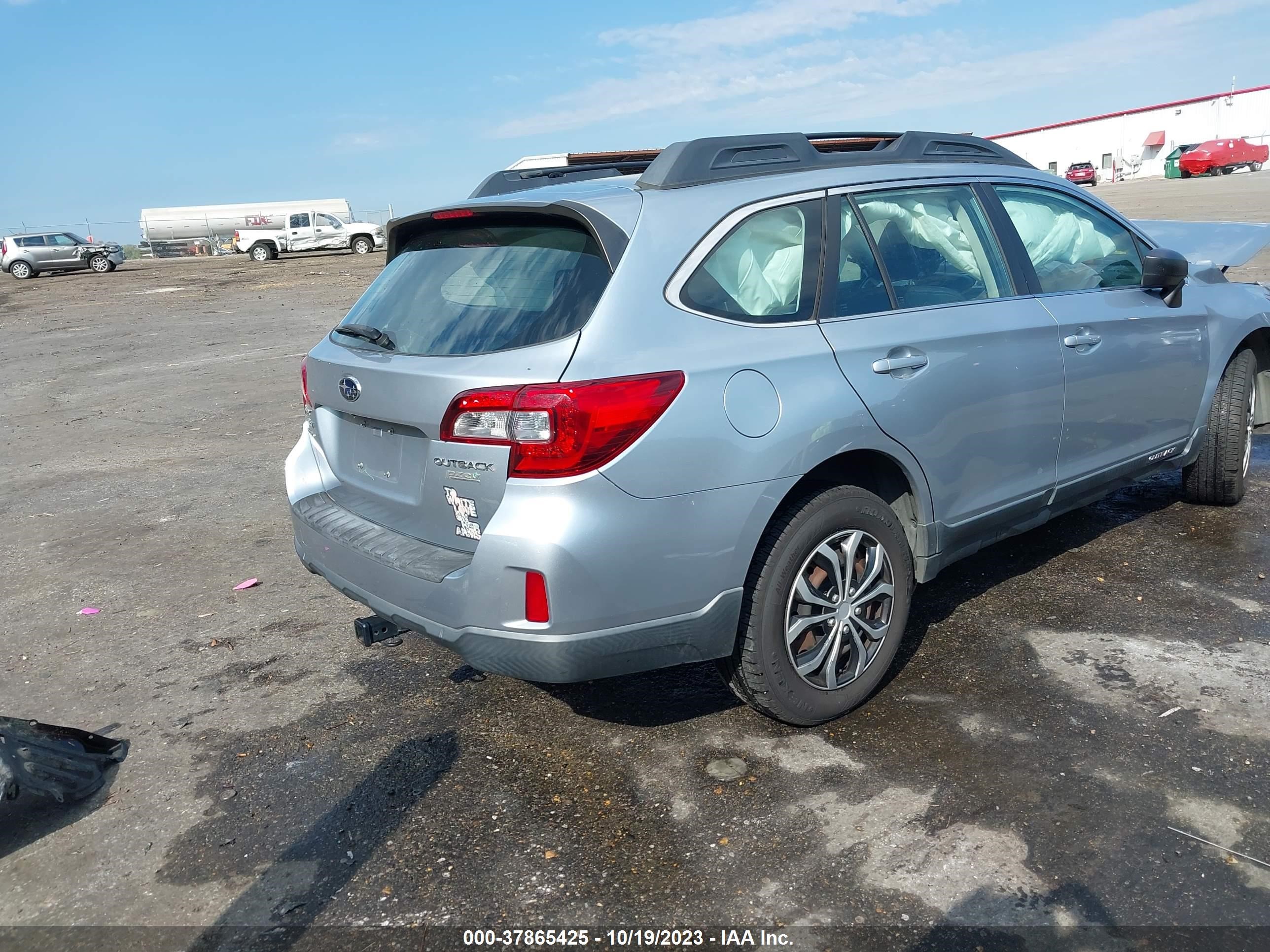 Photo 3 VIN: 4S4BSAAC8F3351629 - SUBARU OUTBACK 