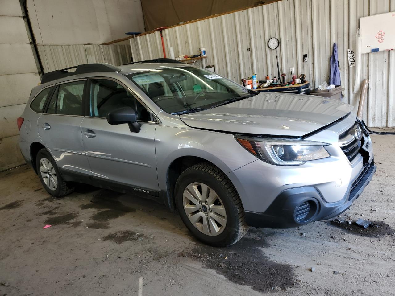 Photo 3 VIN: 4S4BSAAC8J3216496 - SUBARU OUTBACK 