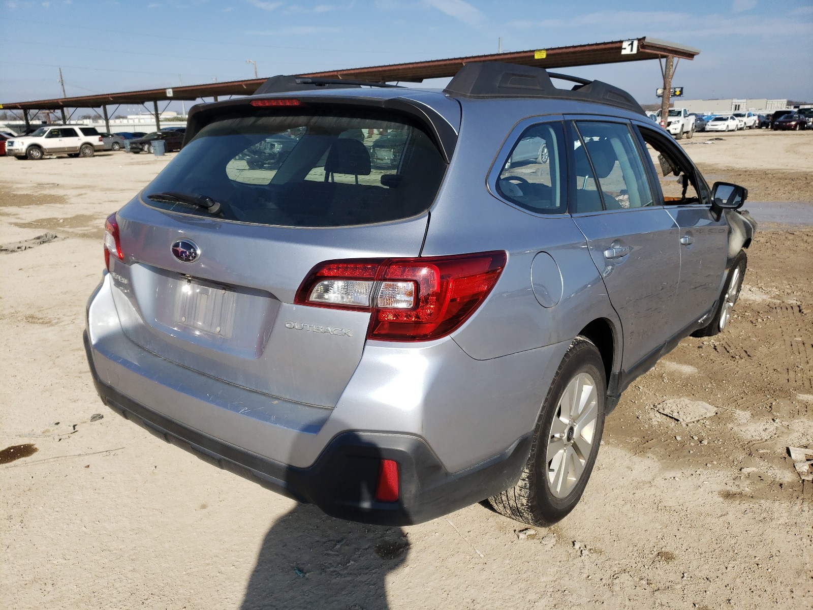 Photo 3 VIN: 4S4BSAACXJ3277896 - SUBARU OUTBACK 2. 