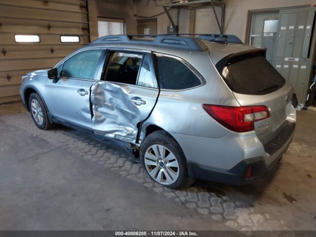 Photo 2 VIN: 4S4BSACC0J3258075 - SUBARU OUTBACK 