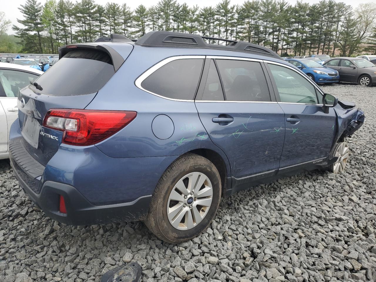 Photo 2 VIN: 4S4BSACC0J3380872 - SUBARU OUTBACK 