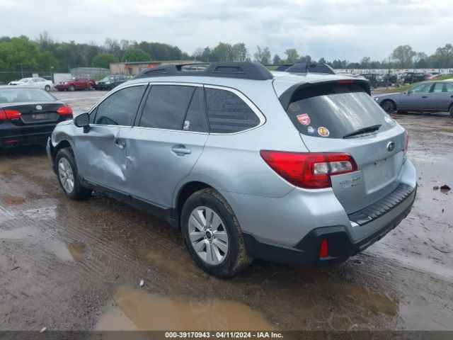 Photo 2 VIN: 4S4BSACC1J3371940 - SUBARU OUTBACK 