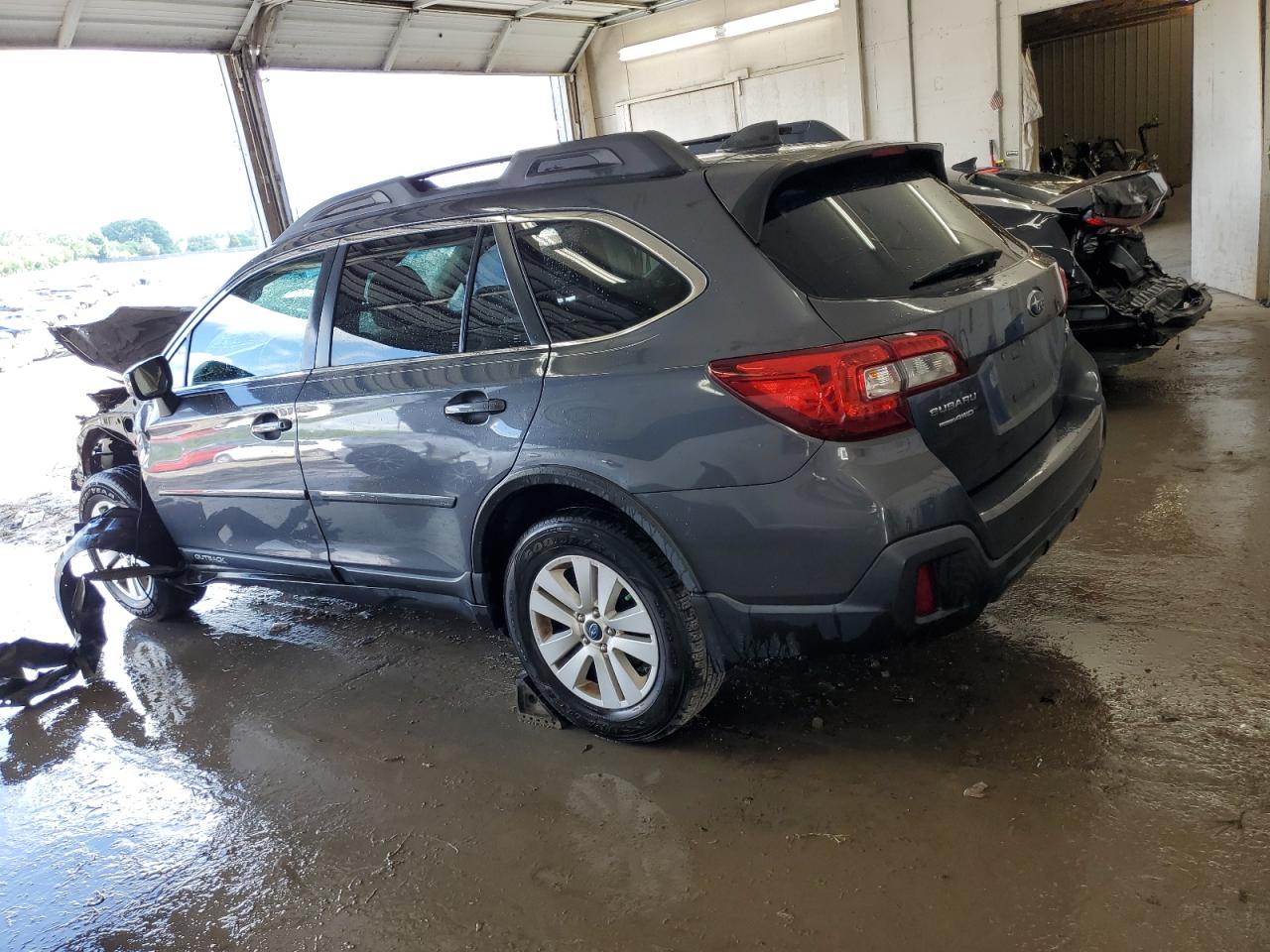 Photo 1 VIN: 4S4BSACC5J3289113 - SUBARU OUTBACK 