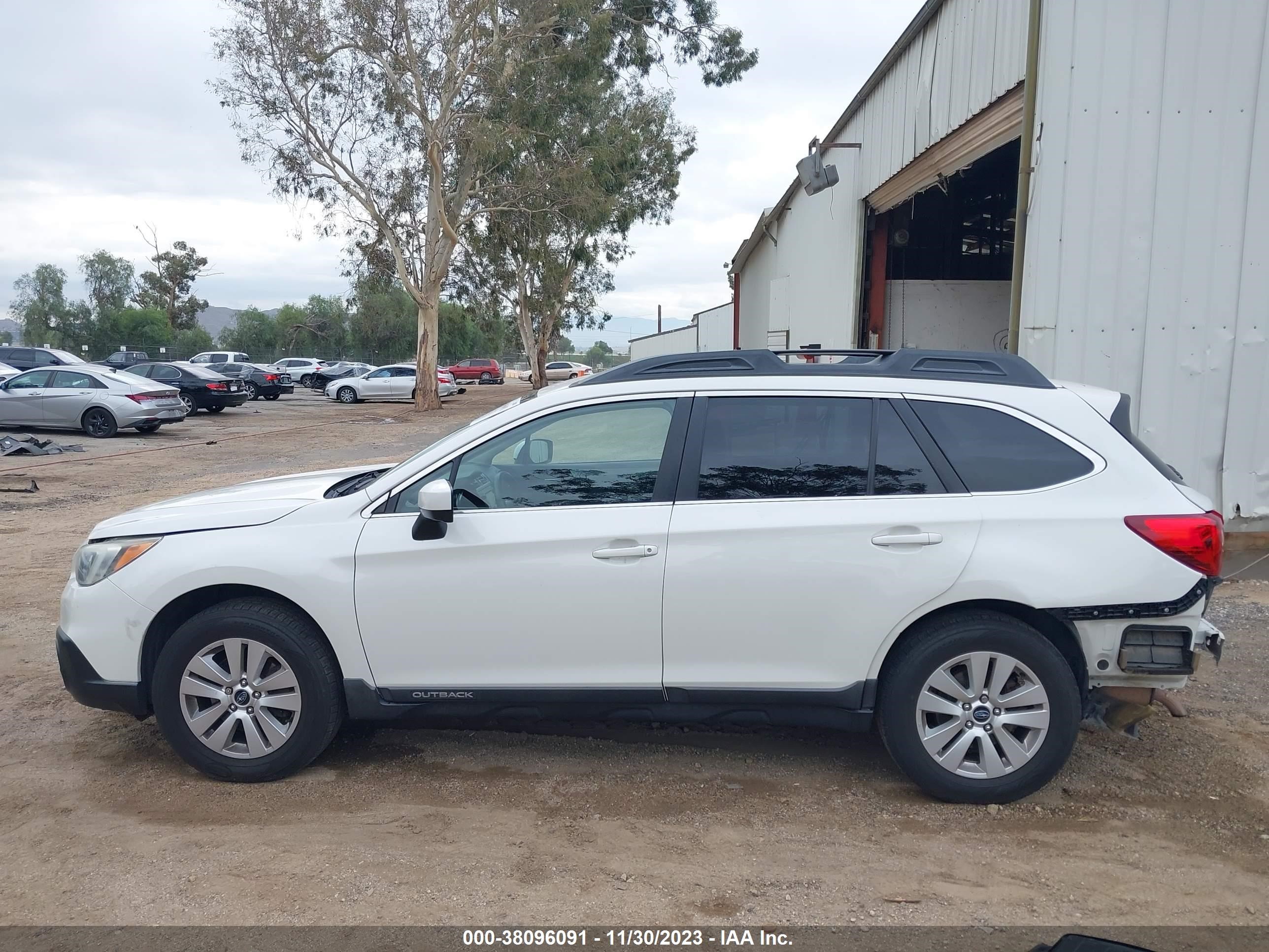 Photo 14 VIN: 4S4BSACC6F3313989 - SUBARU OUTBACK 