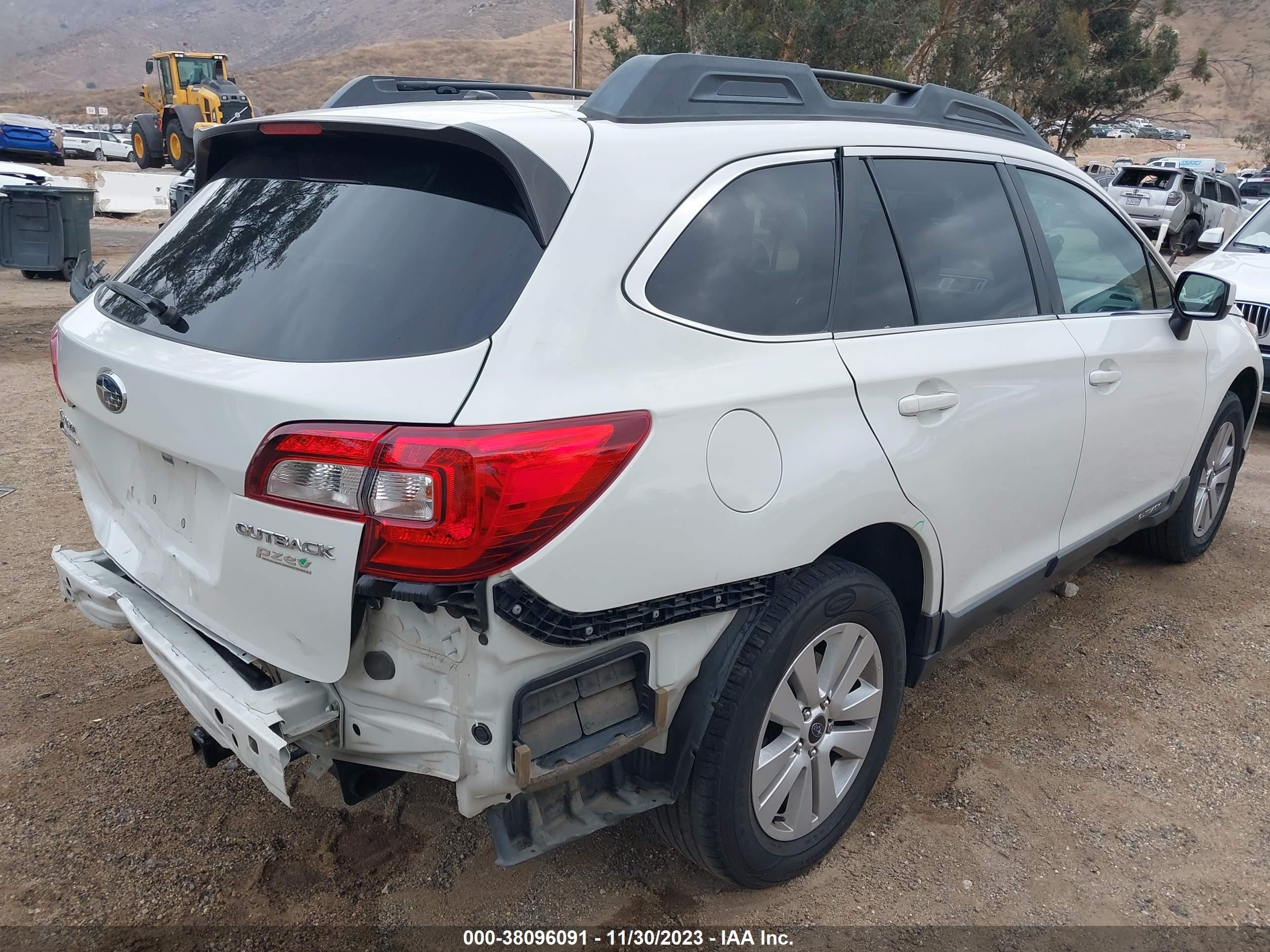 Photo 3 VIN: 4S4BSACC6F3313989 - SUBARU OUTBACK 