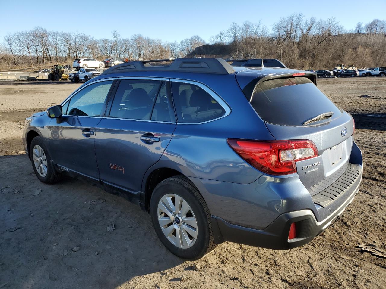 Photo 1 VIN: 4S4BSACC6J3313029 - SUBARU OUTBACK 