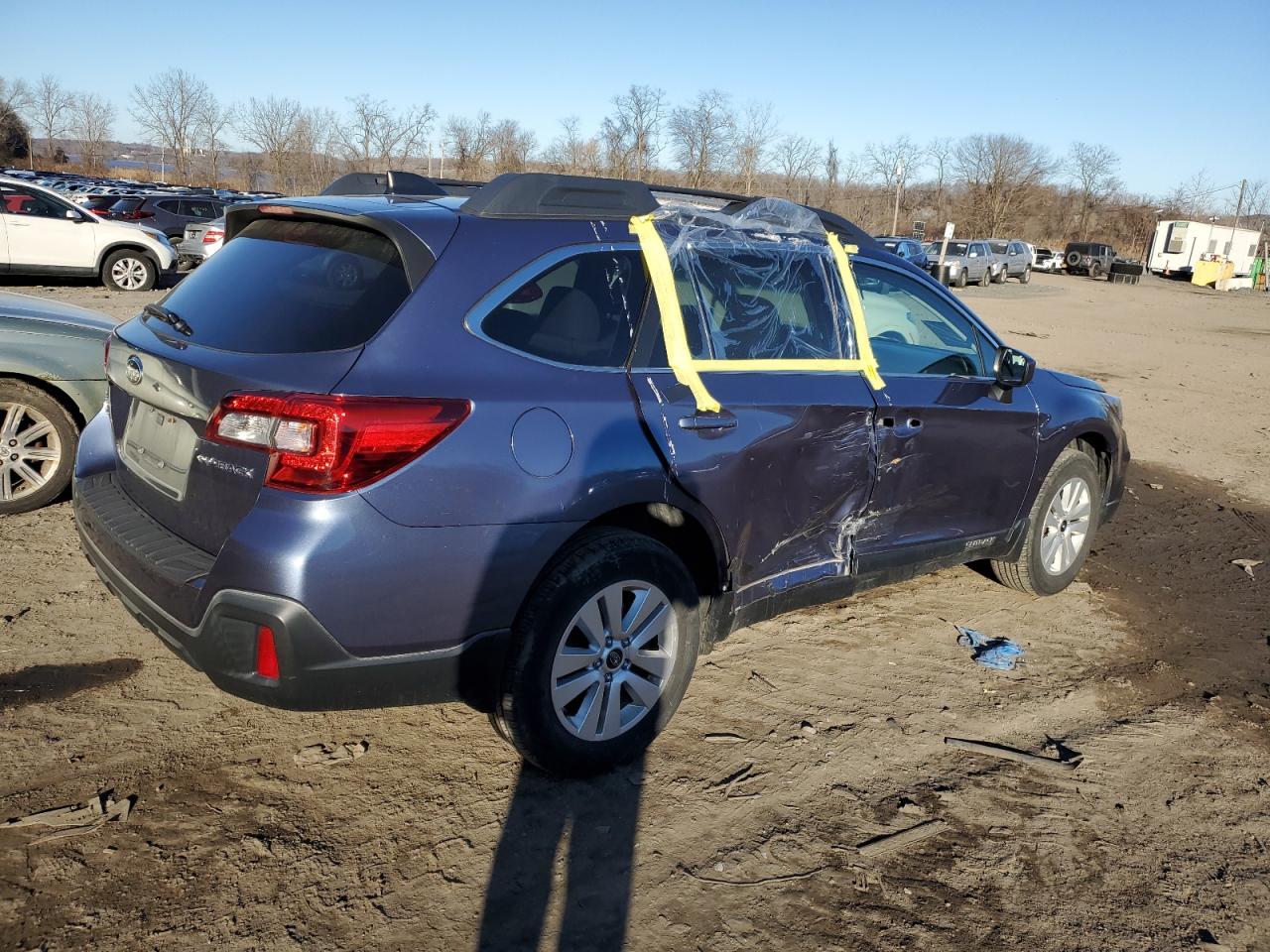 Photo 2 VIN: 4S4BSACC6J3313029 - SUBARU OUTBACK 