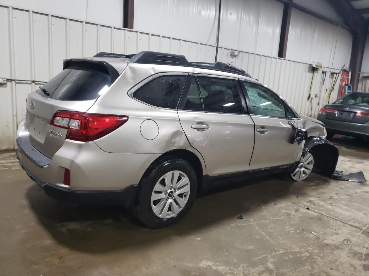 Photo 2 VIN: 4S4BSACC8F3356522 - SUBARU OUTBACK 