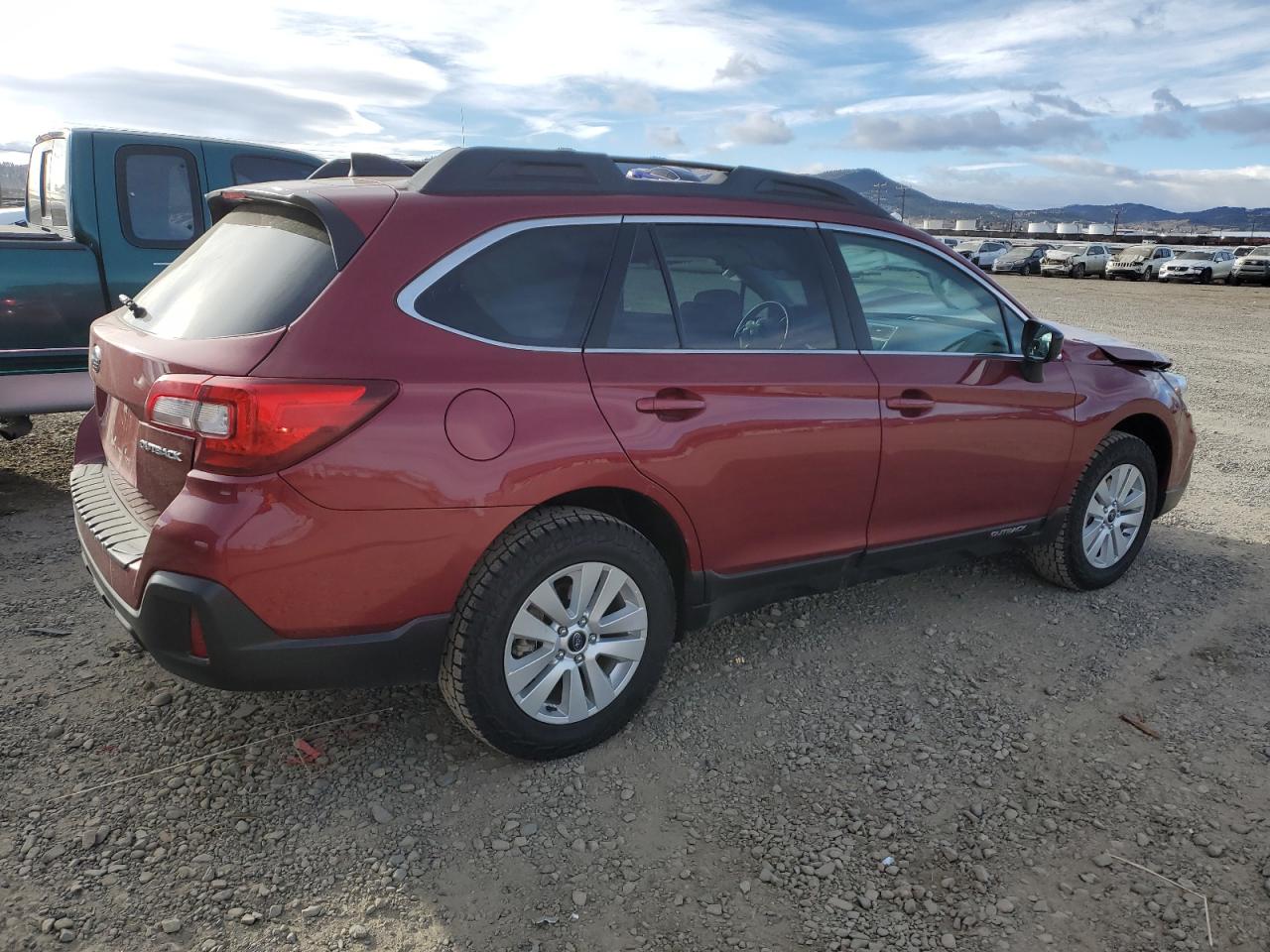 Photo 2 VIN: 4S4BSACC8J3211733 - SUBARU OUTBACK 