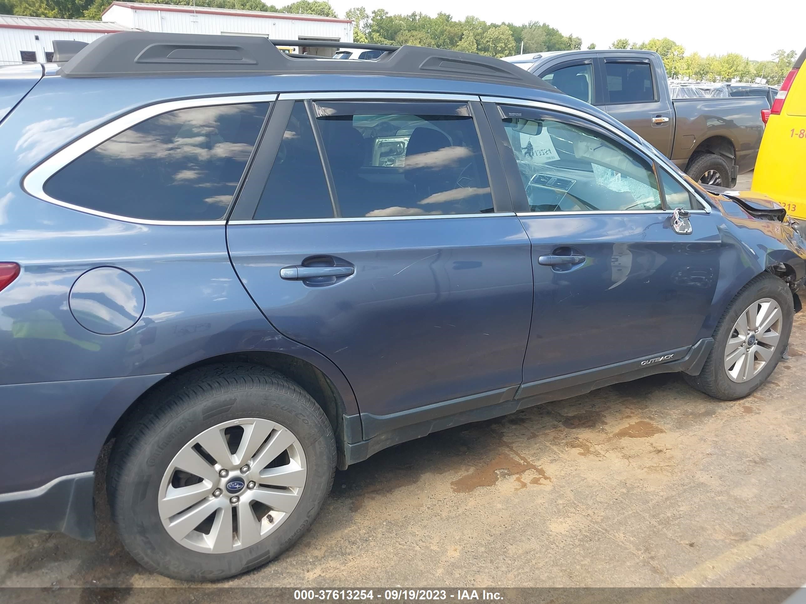 Photo 12 VIN: 4S4BSACC8J3274489 - SUBARU OUTBACK 