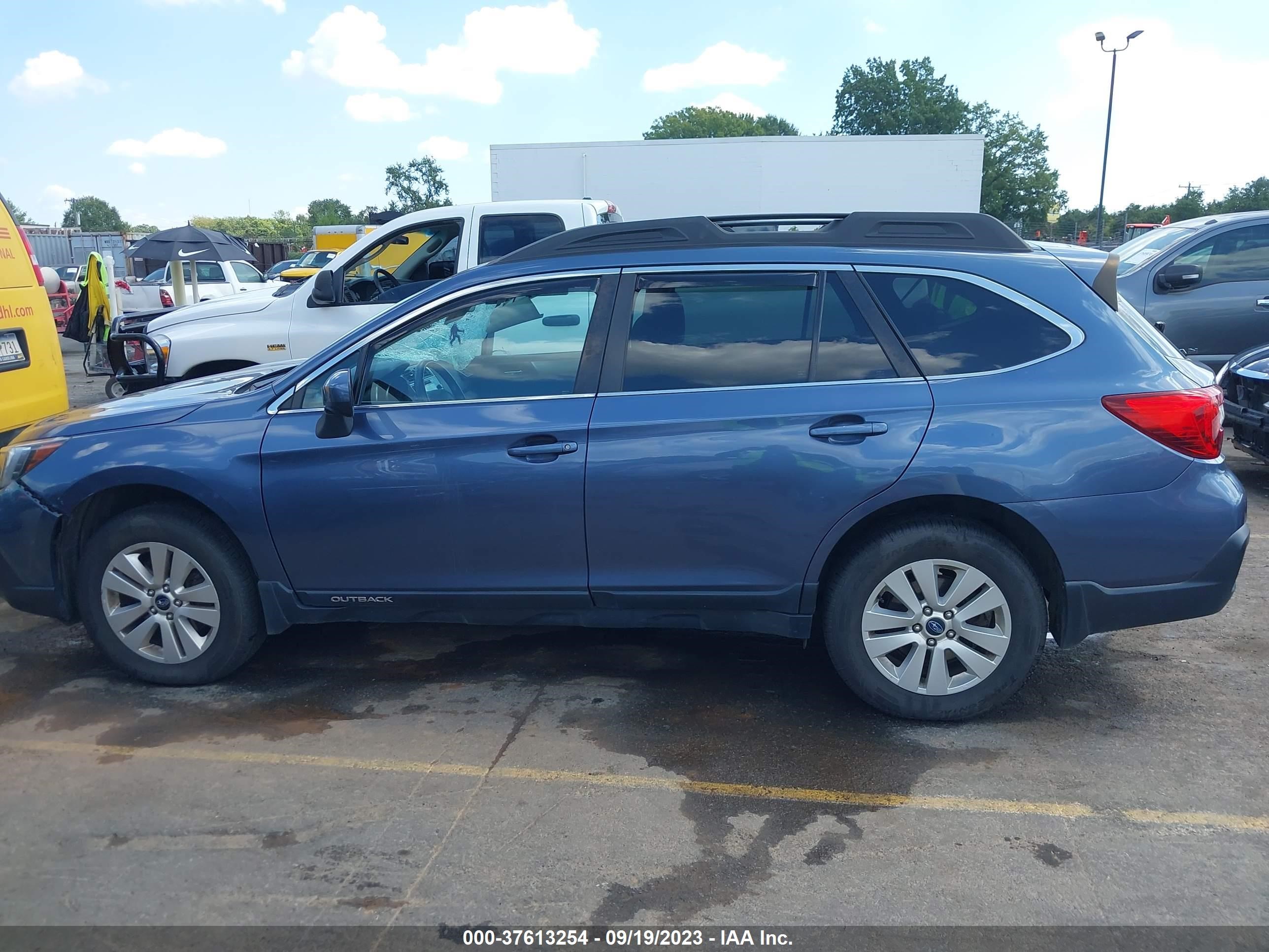 Photo 13 VIN: 4S4BSACC8J3274489 - SUBARU OUTBACK 