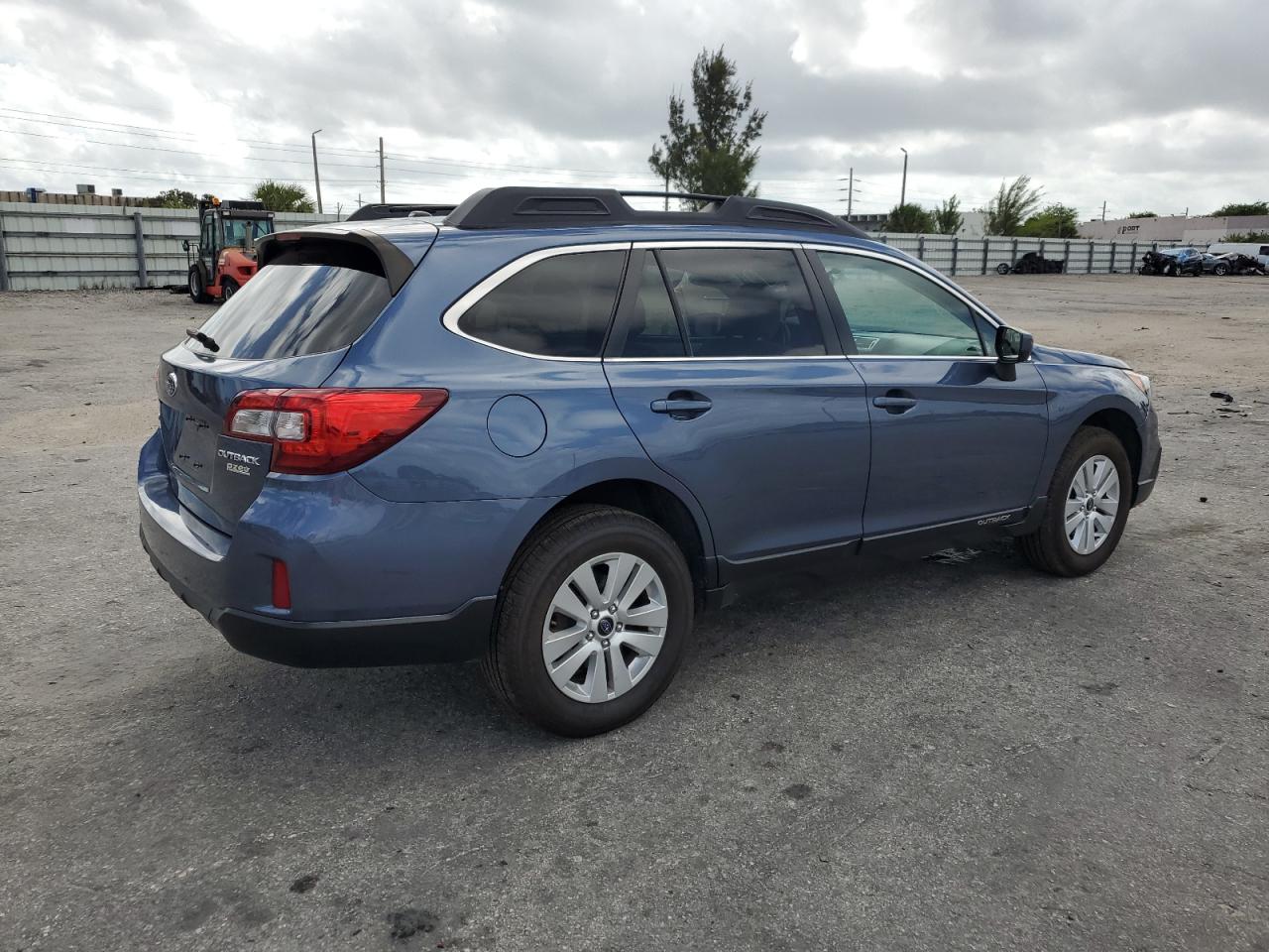 Photo 2 VIN: 4S4BSACC9F3299411 - SUBARU OUTBACK 