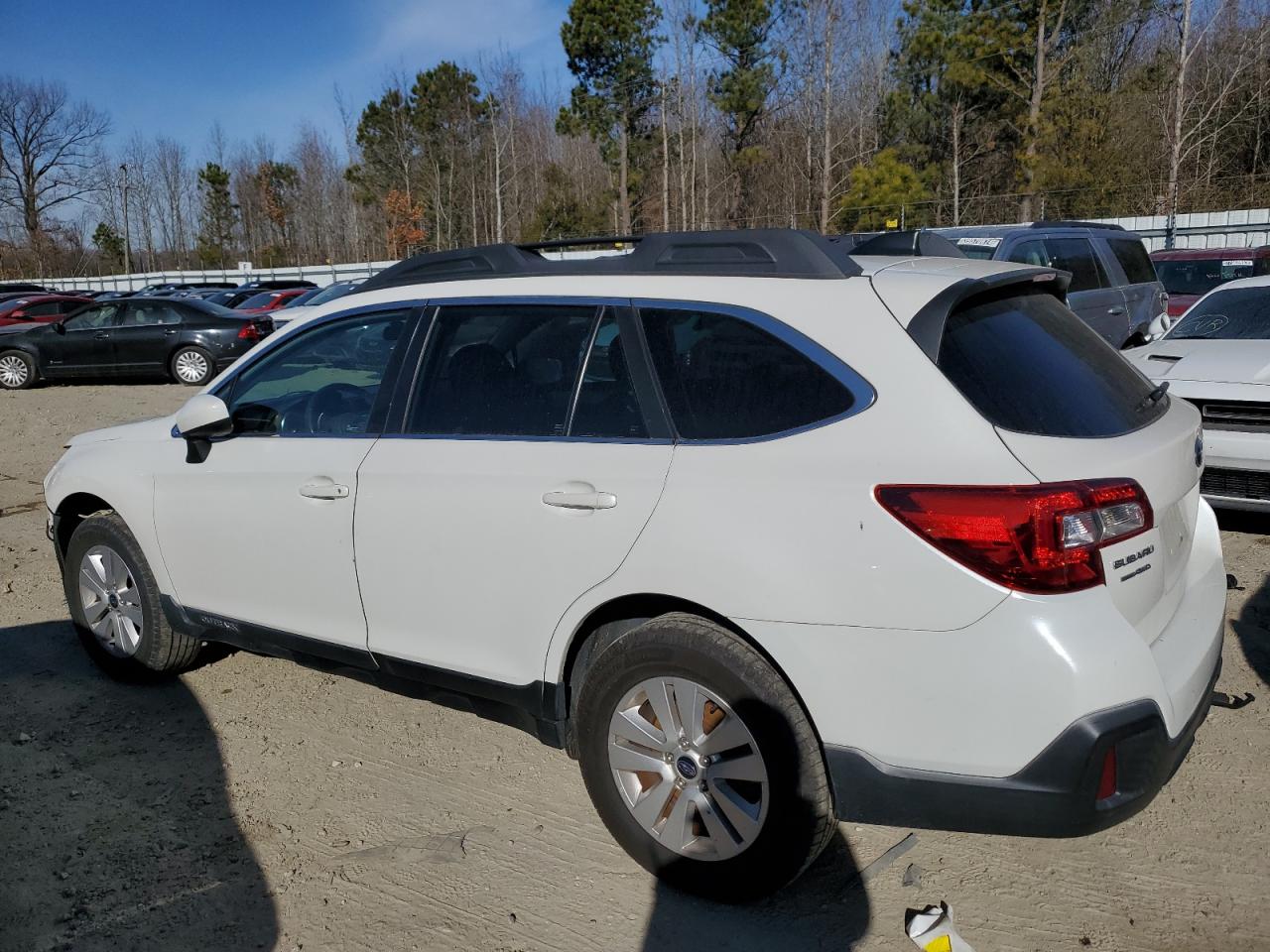 Photo 1 VIN: 4S4BSACC9J3377386 - SUBARU OUTBACK 