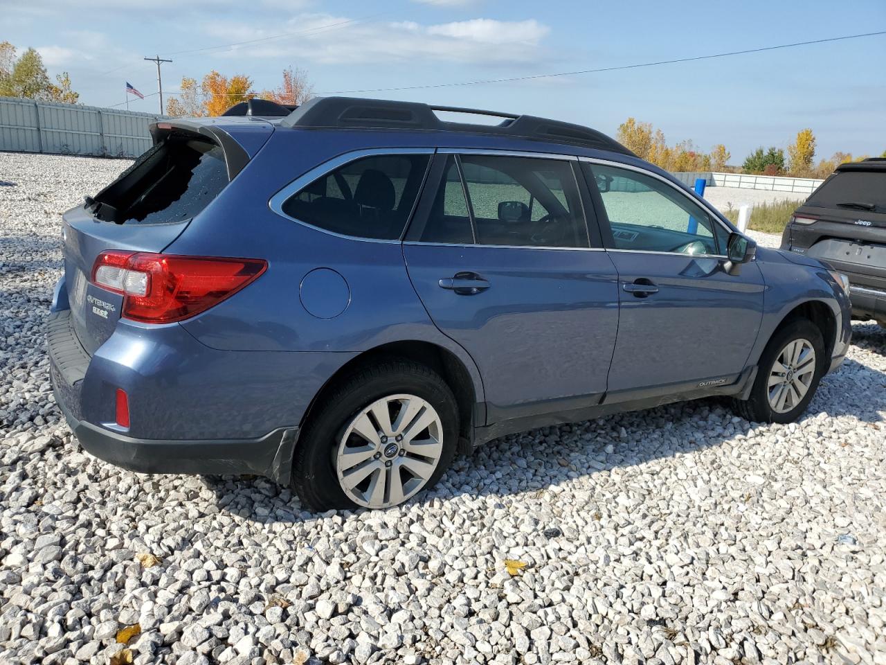 Photo 2 VIN: 4S4BSADC5H3235819 - SUBARU OUTBACK 