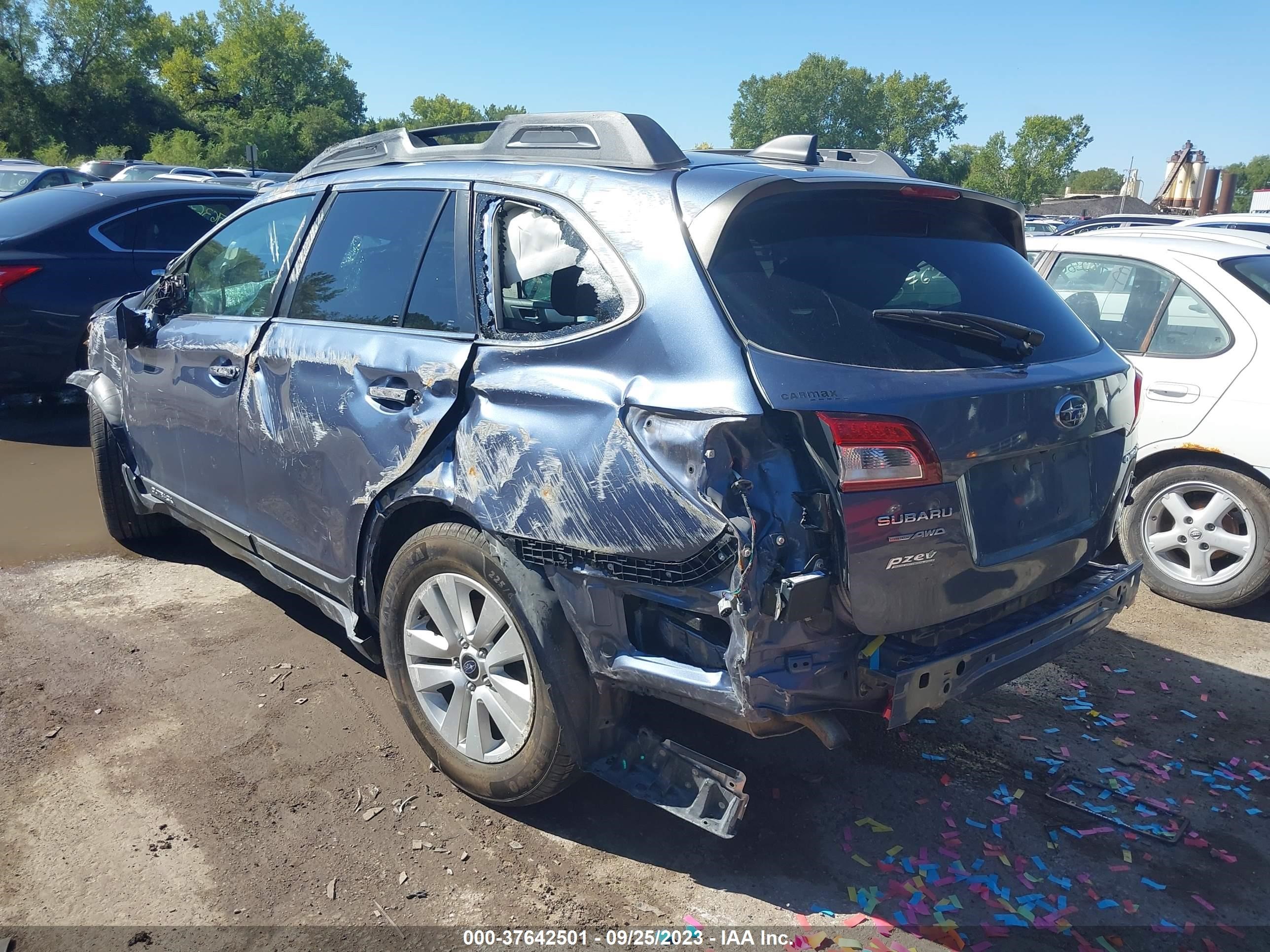 Photo 2 VIN: 4S4BSAFC2H3328813 - SUBARU OUTBACK 