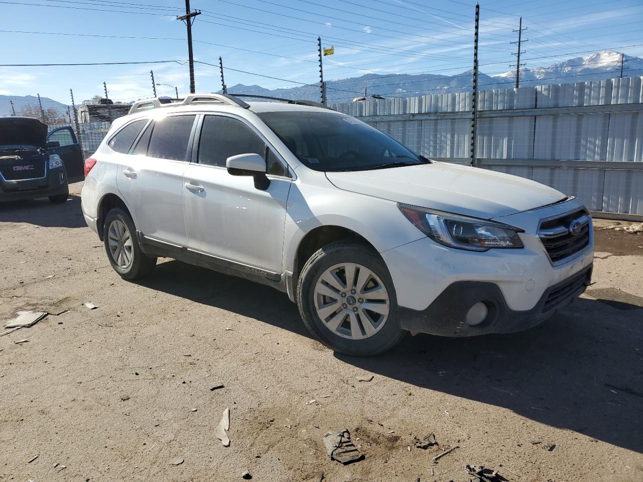 Photo 3 VIN: 4S4BSAFC2K3378067 - SUBARU OUTBACK 