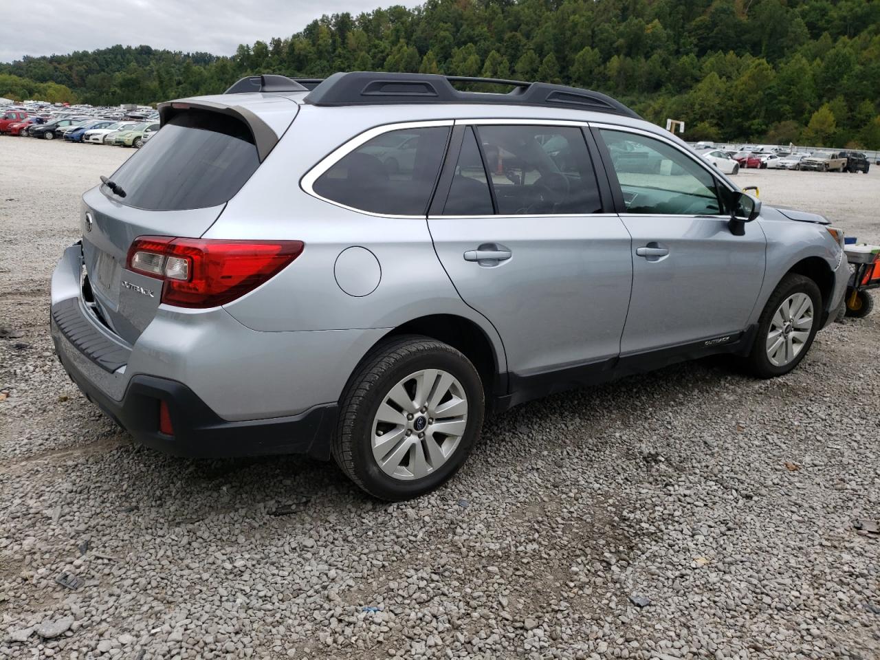 Photo 2 VIN: 4S4BSAFC3K3368616 - SUBARU OUTBACK 