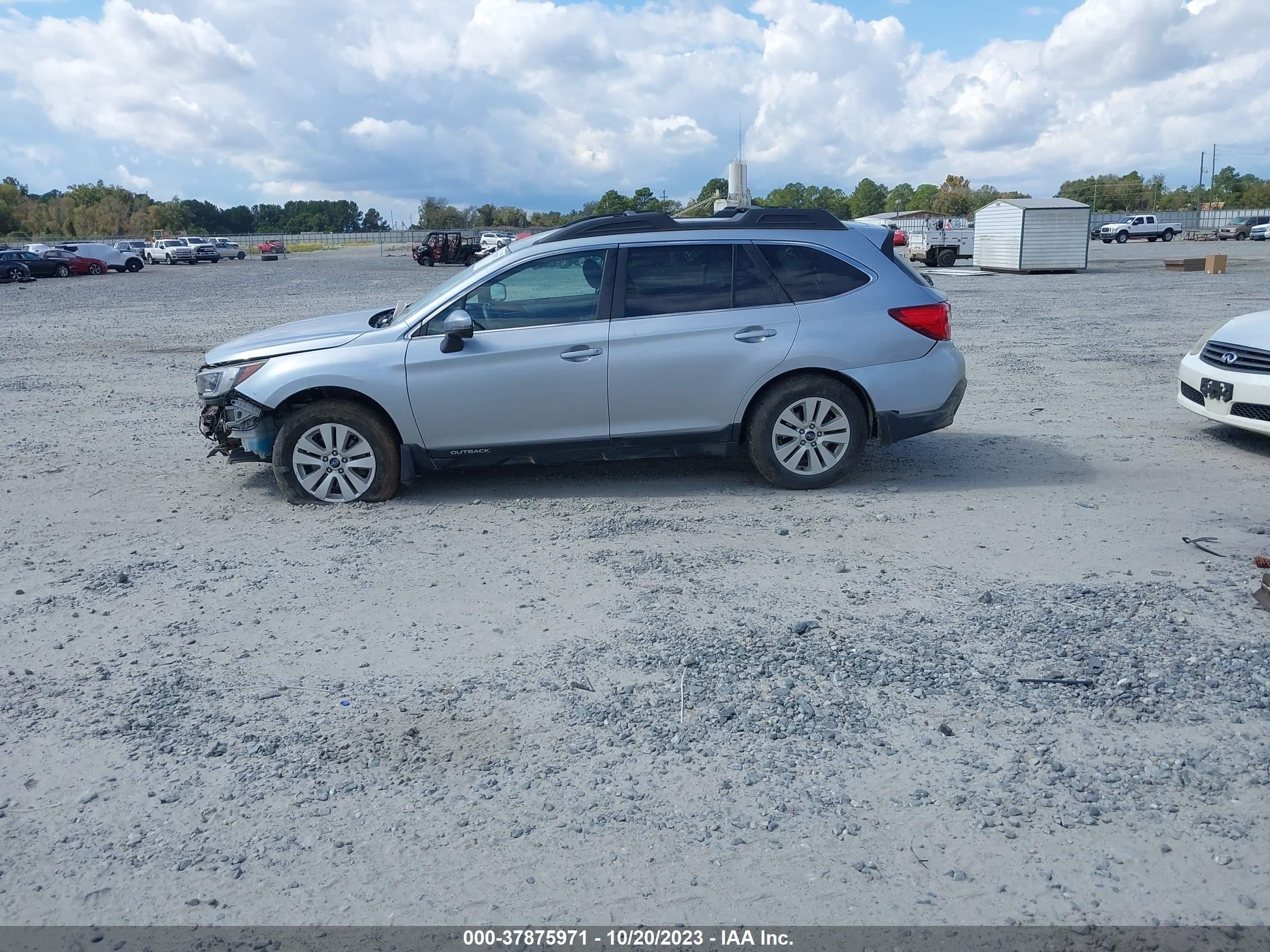 Photo 14 VIN: 4S4BSAFC5J3312787 - SUBARU OUTBACK 