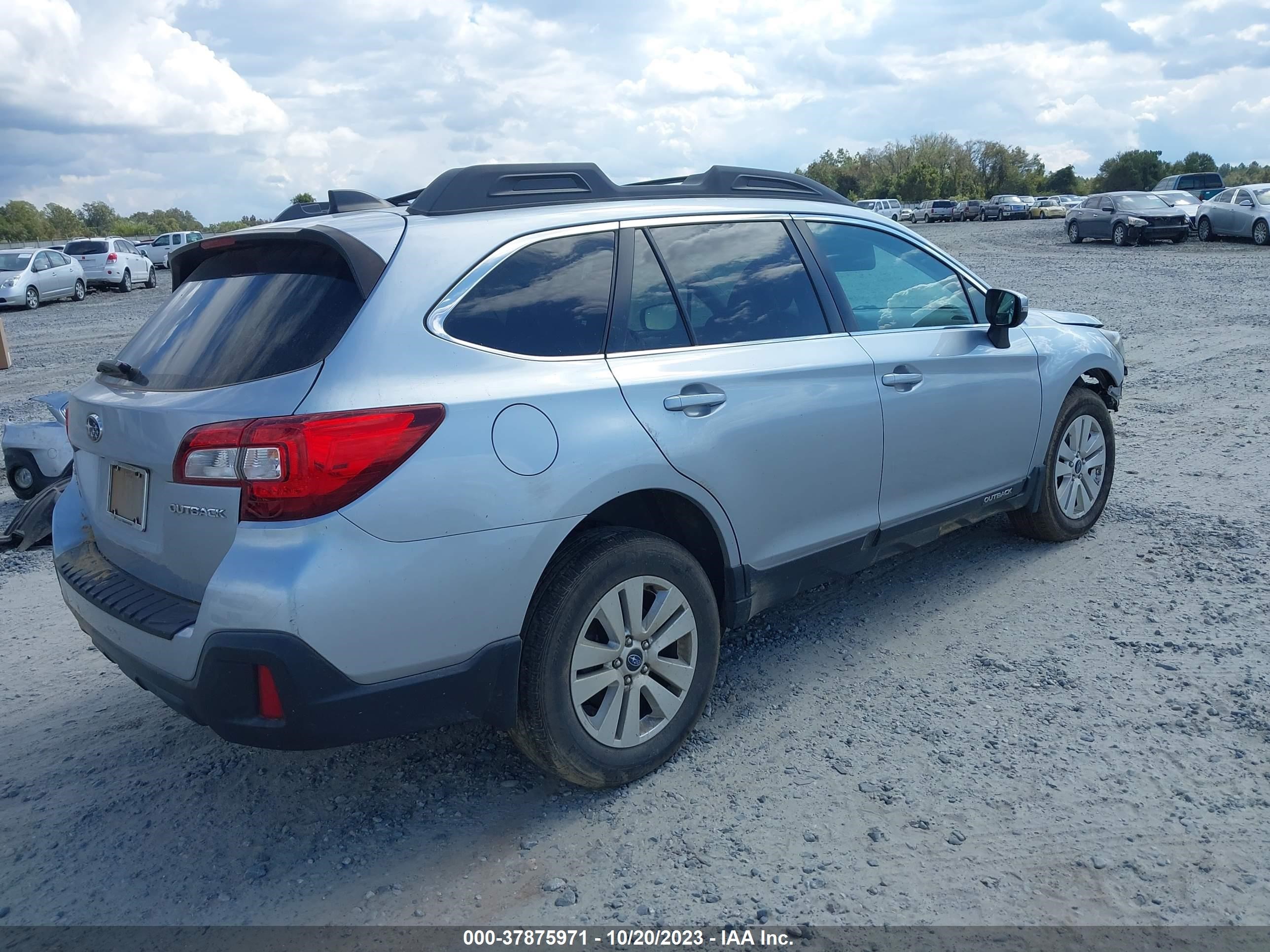 Photo 3 VIN: 4S4BSAFC5J3312787 - SUBARU OUTBACK 