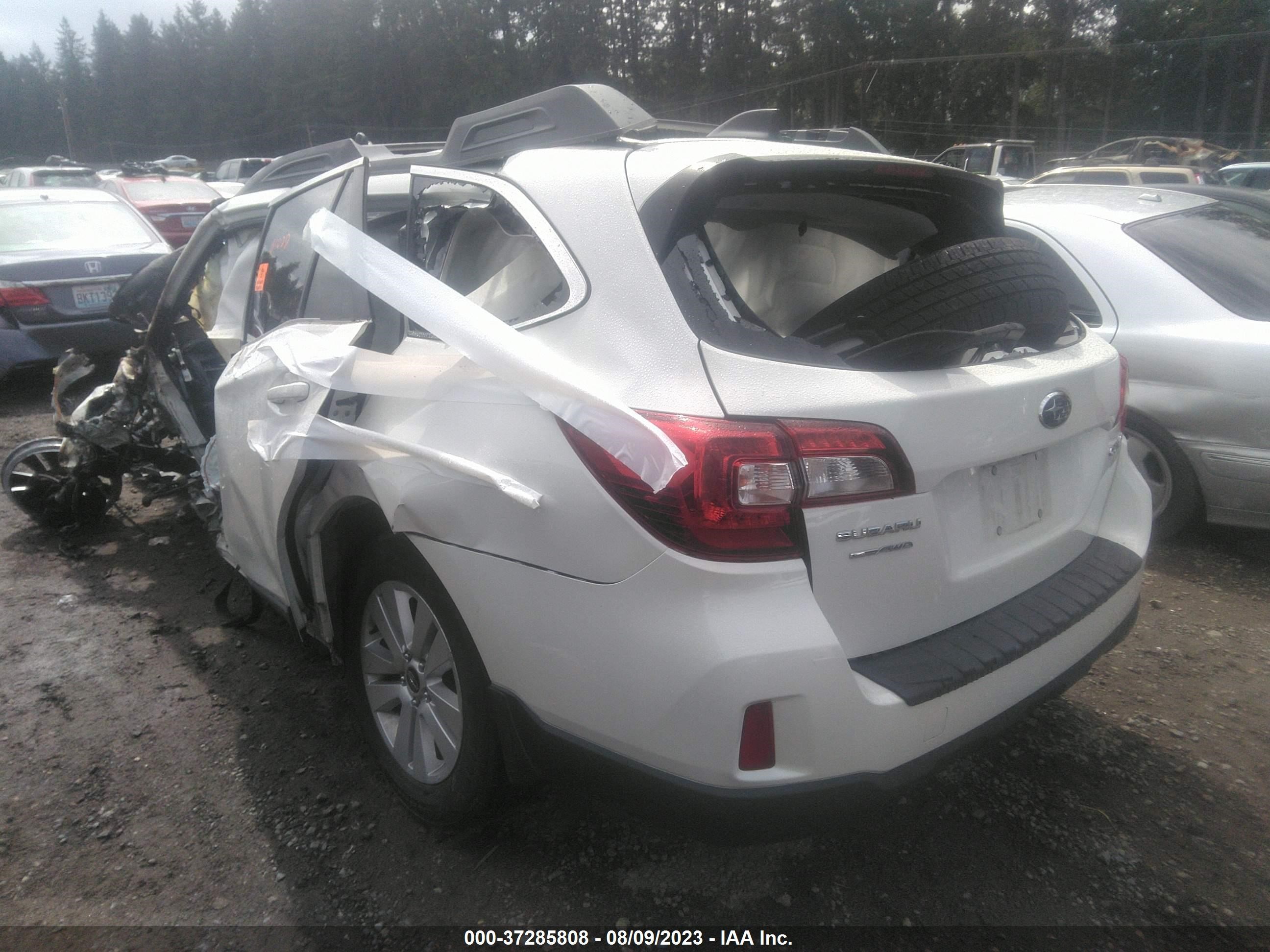 Photo 2 VIN: 4S4BSAFC6G3217650 - SUBARU OUTBACK 