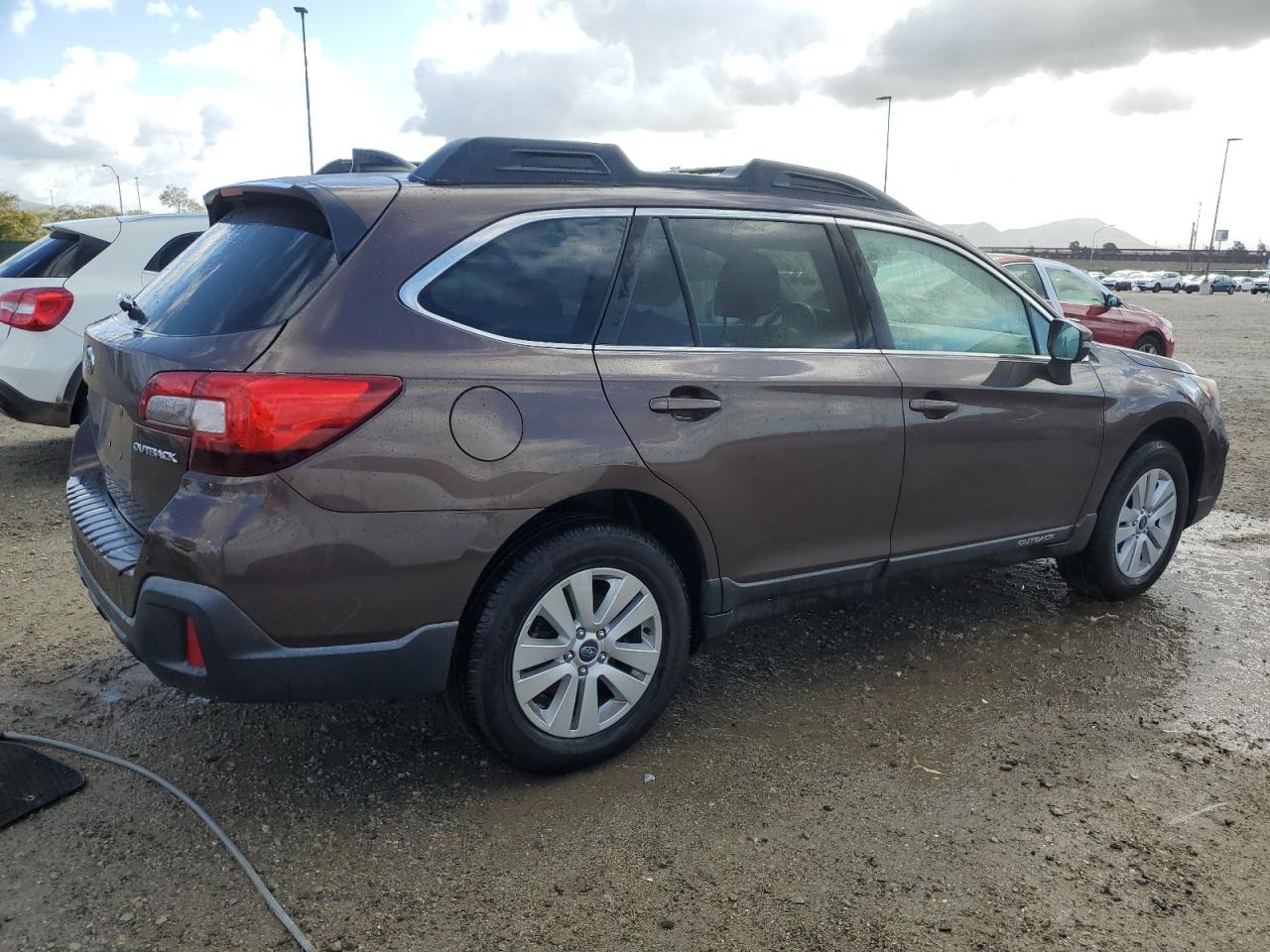 Photo 2 VIN: 4S4BSAFC7K3326806 - SUBARU OUTBACK 