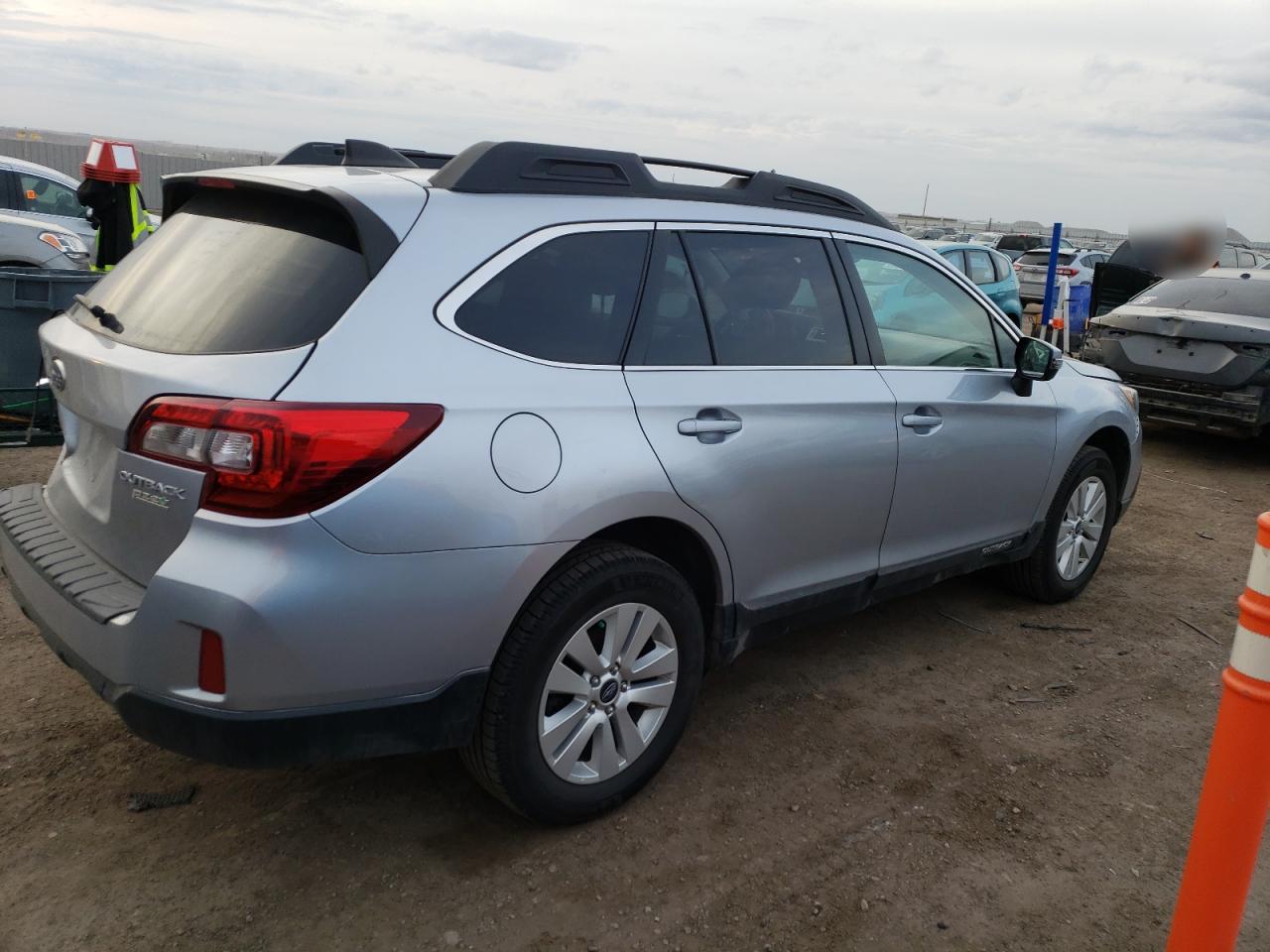 Photo 2 VIN: 4S4BSAFC8H3379300 - SUBARU OUTBACK 