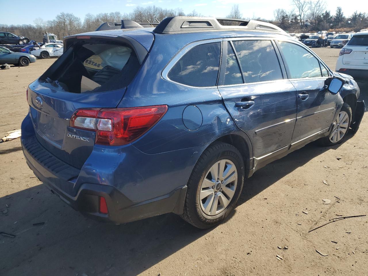 Photo 2 VIN: 4S4BSAFC8K3235690 - SUBARU OUTBACK 