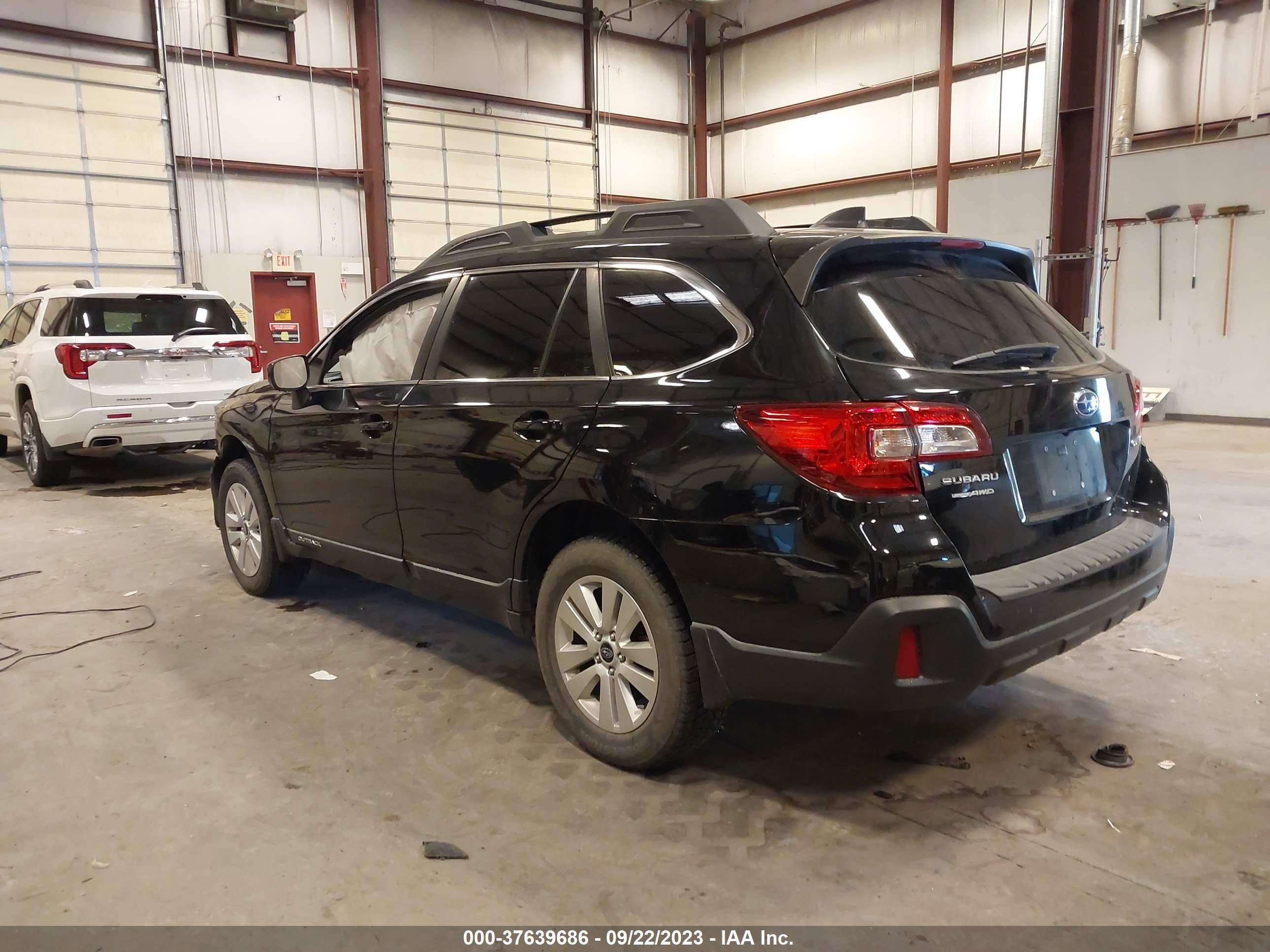 Photo 2 VIN: 4S4BSAFC8K3290432 - SUBARU OUTBACK 