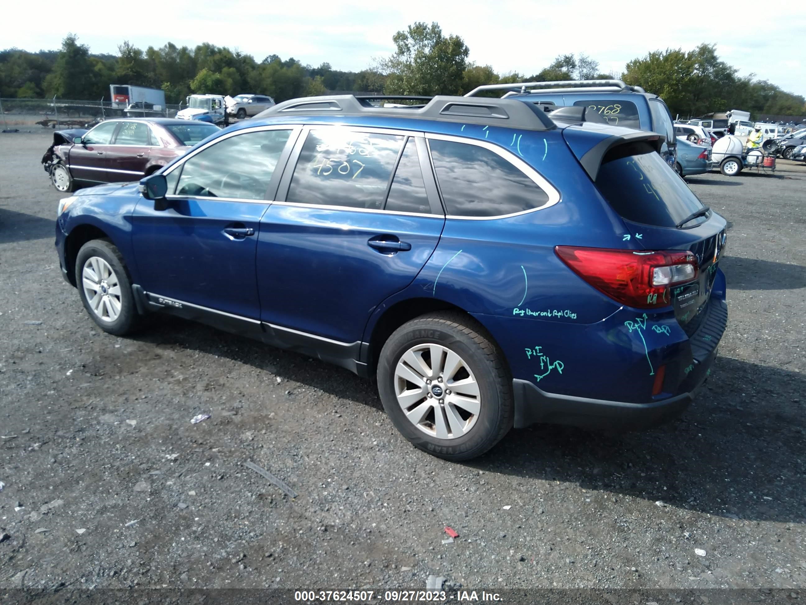 Photo 2 VIN: 4S4BSAFC9H3268920 - SUBARU OUTBACK 