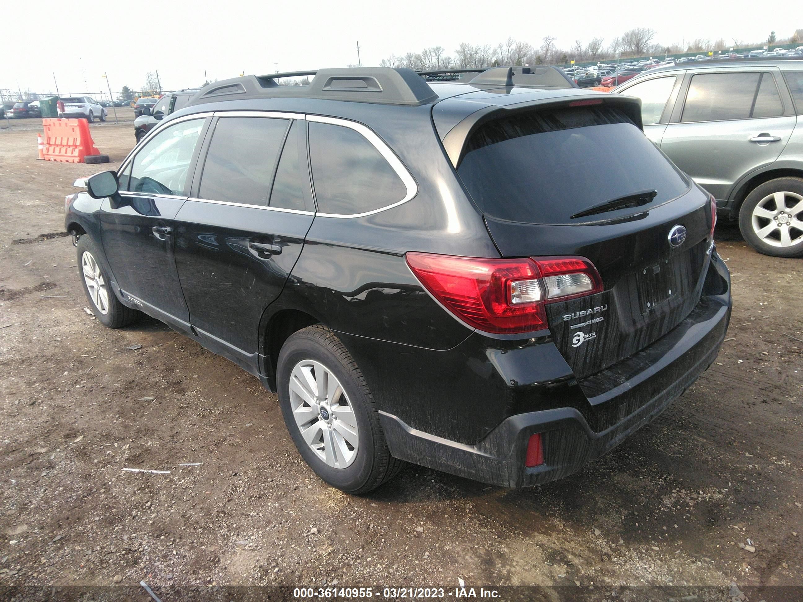 Photo 2 VIN: 4S4BSAFCXJ3327320 - SUBARU OUTBACK 