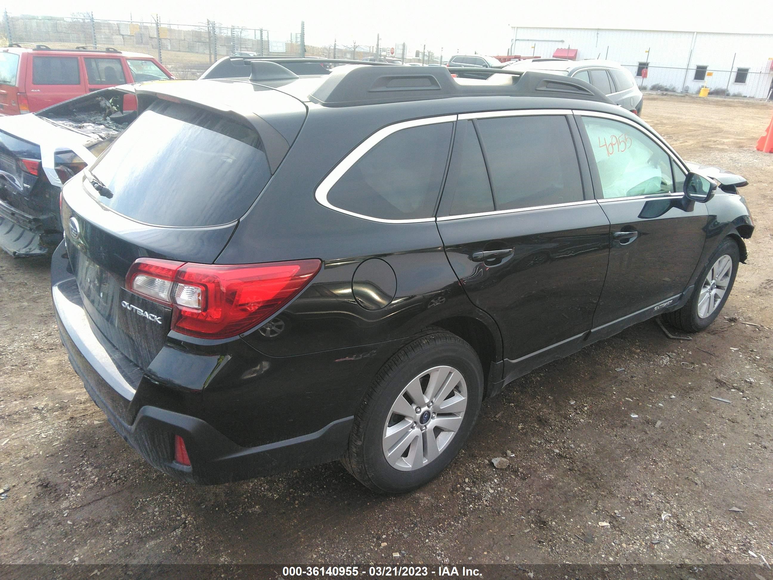 Photo 3 VIN: 4S4BSAFCXJ3327320 - SUBARU OUTBACK 