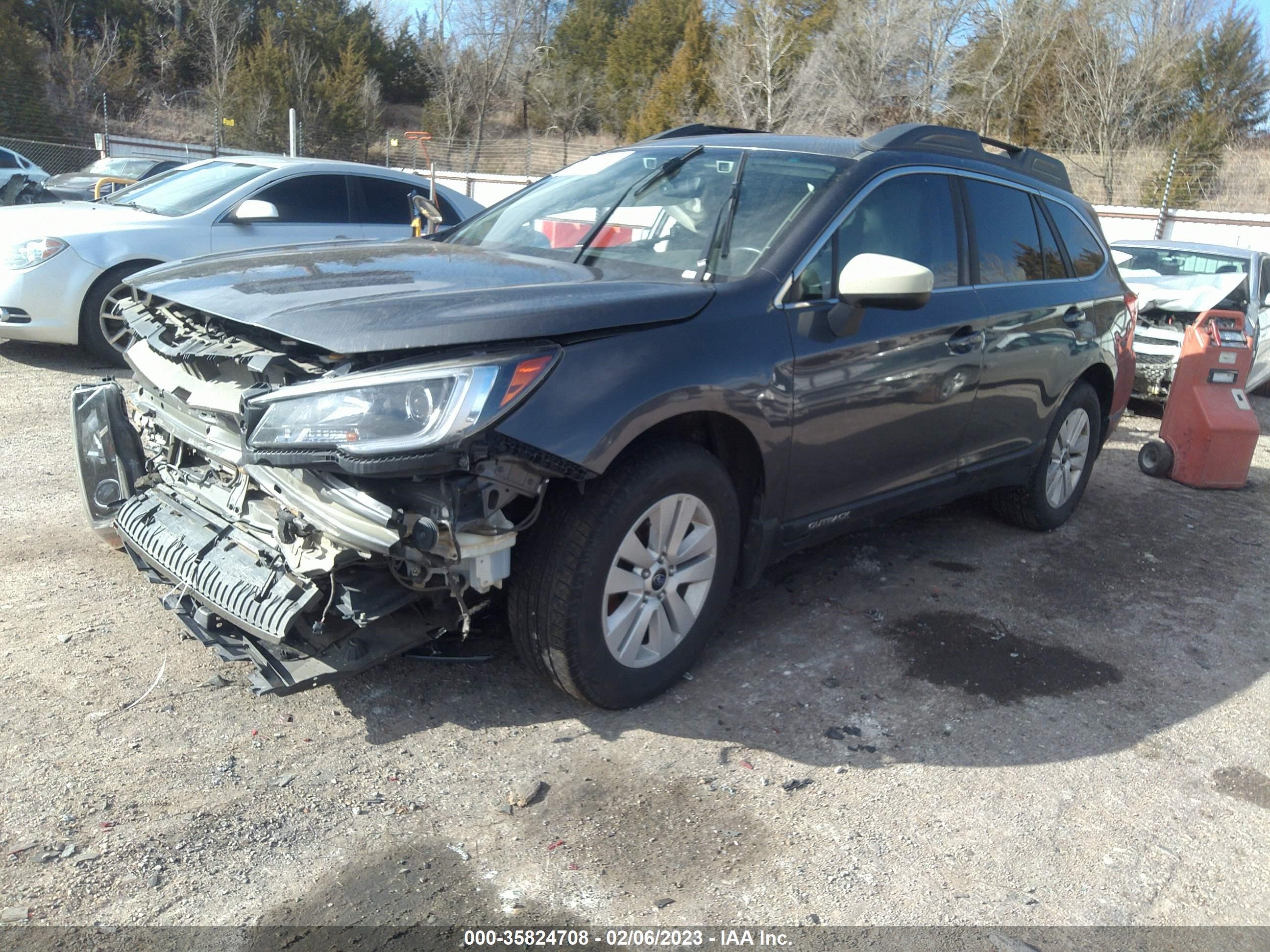 Photo 1 VIN: 4S4BSAFCXK3213576 - SUBARU OUTBACK 