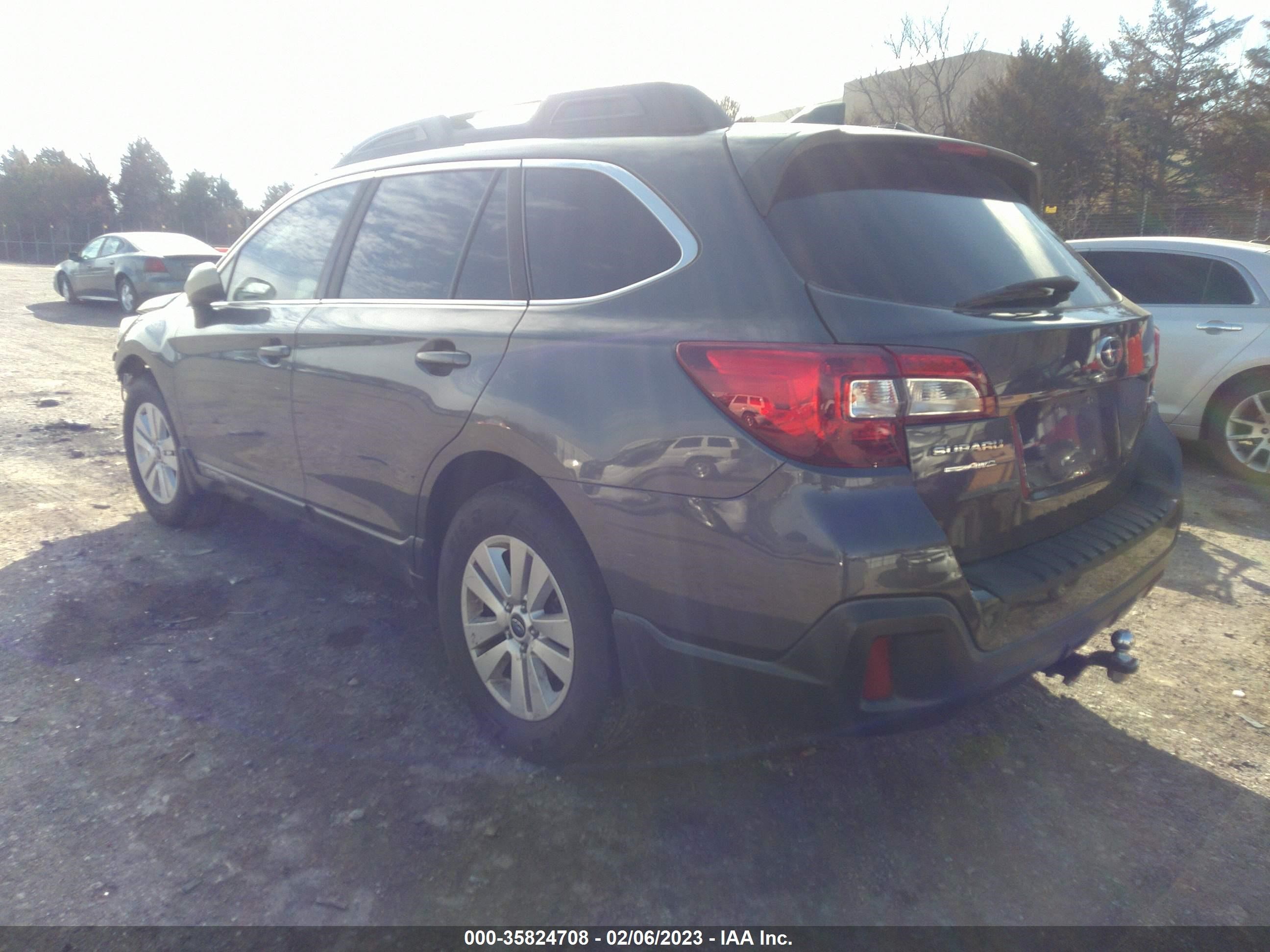 Photo 2 VIN: 4S4BSAFCXK3213576 - SUBARU OUTBACK 