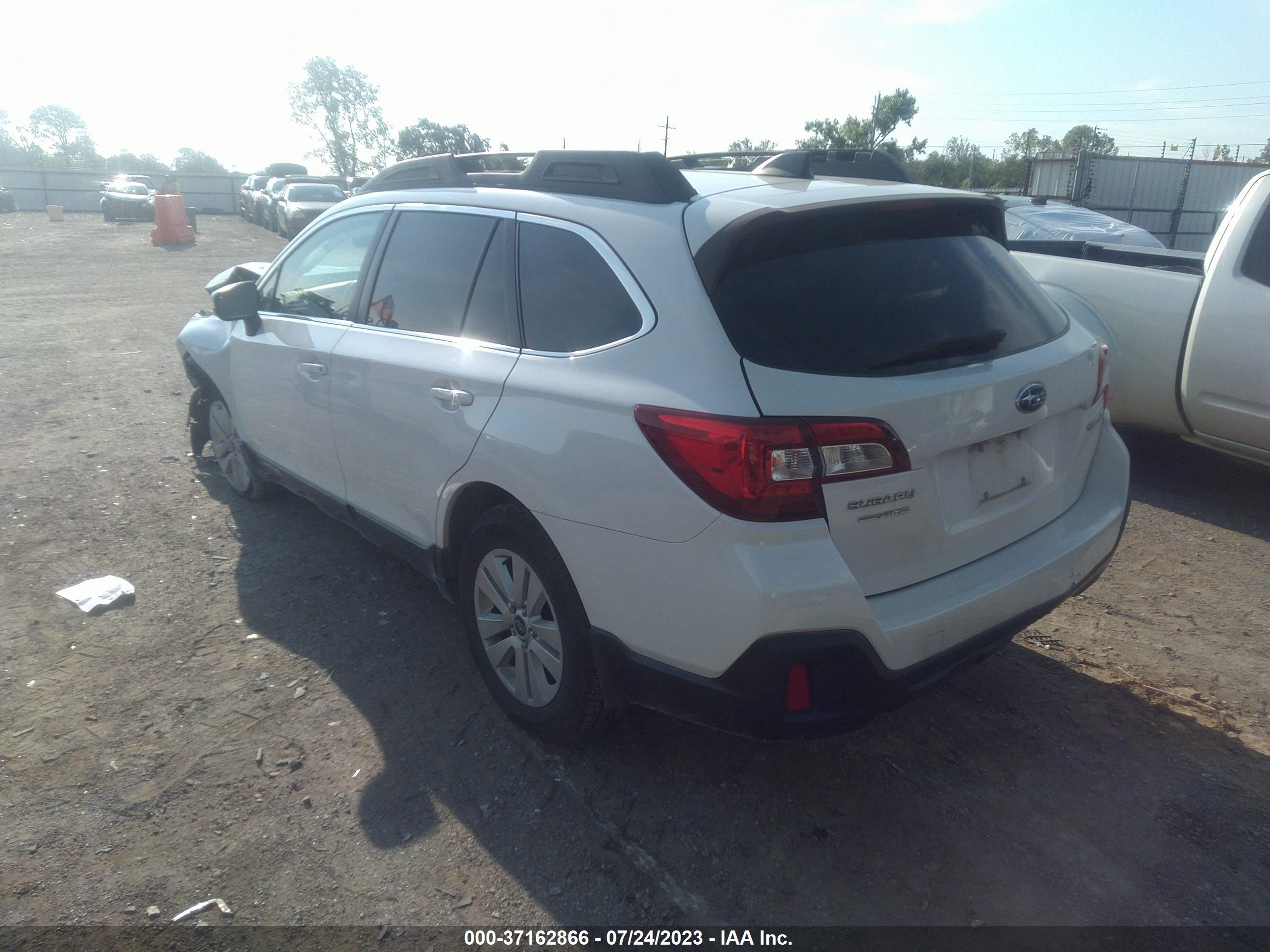 Photo 2 VIN: 4S4BSAHC3K3336648 - SUBARU OUTBACK 