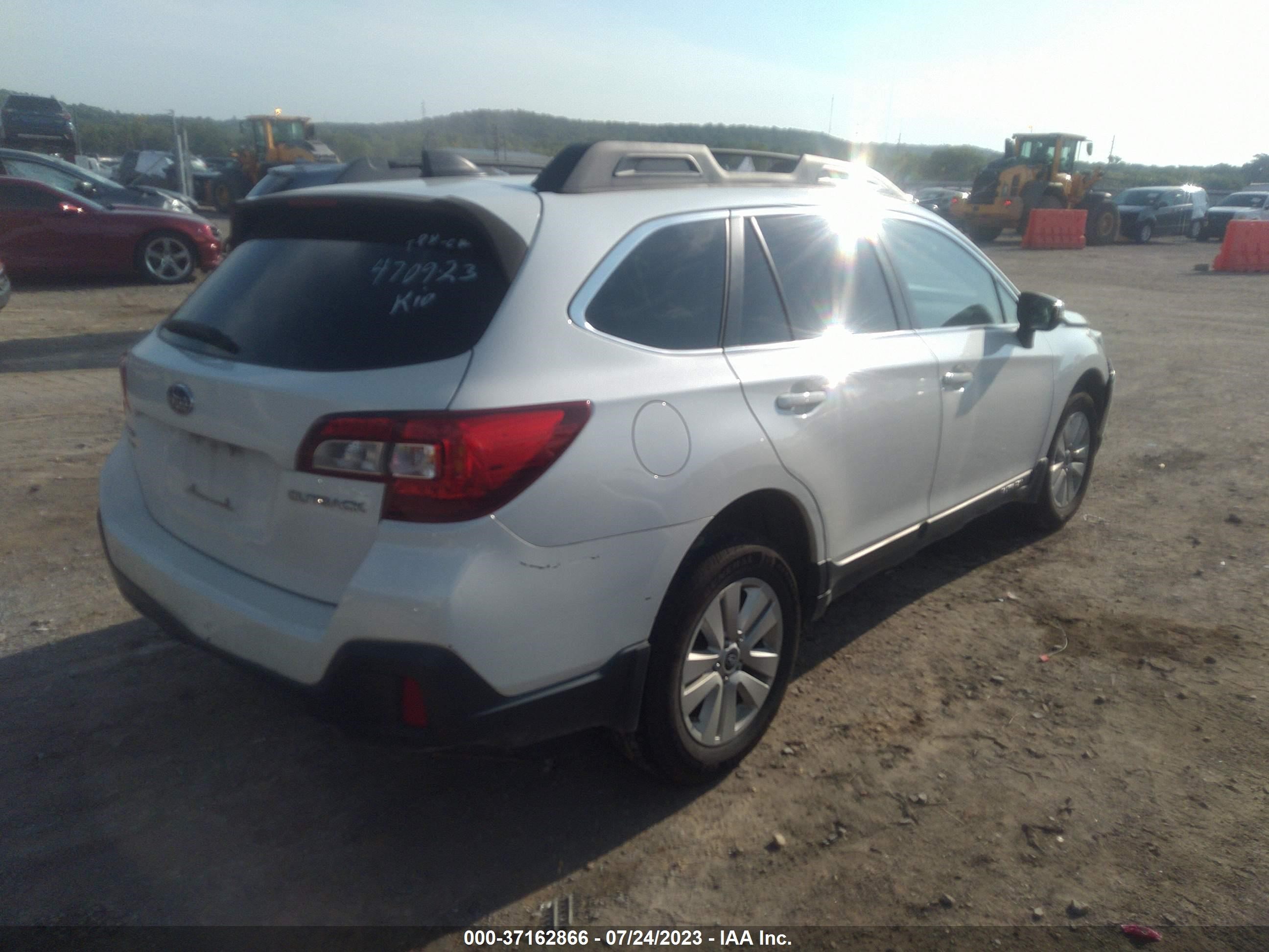 Photo 3 VIN: 4S4BSAHC3K3336648 - SUBARU OUTBACK 