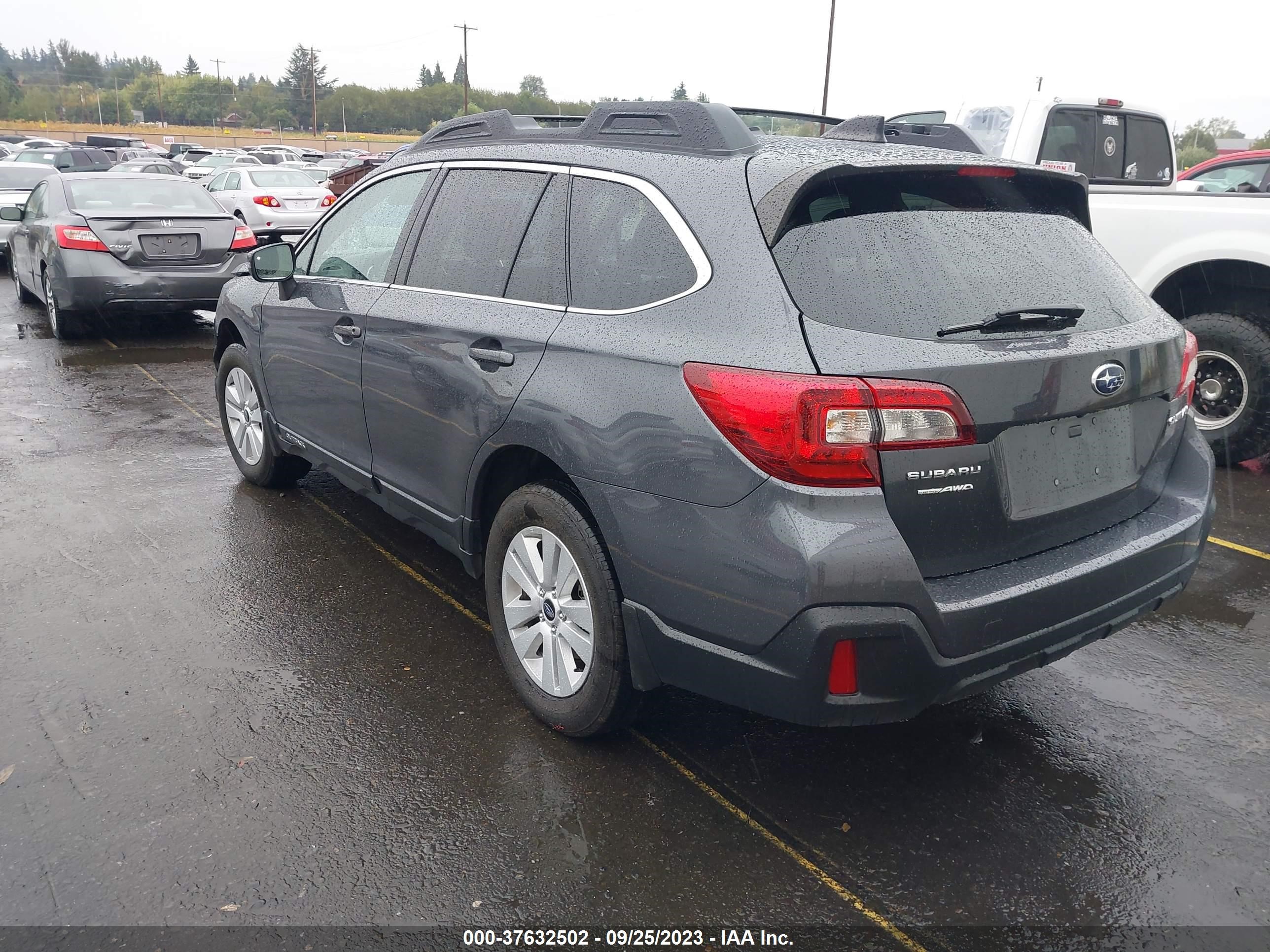 Photo 2 VIN: 4S4BSAHC4K3358643 - SUBARU OUTBACK 